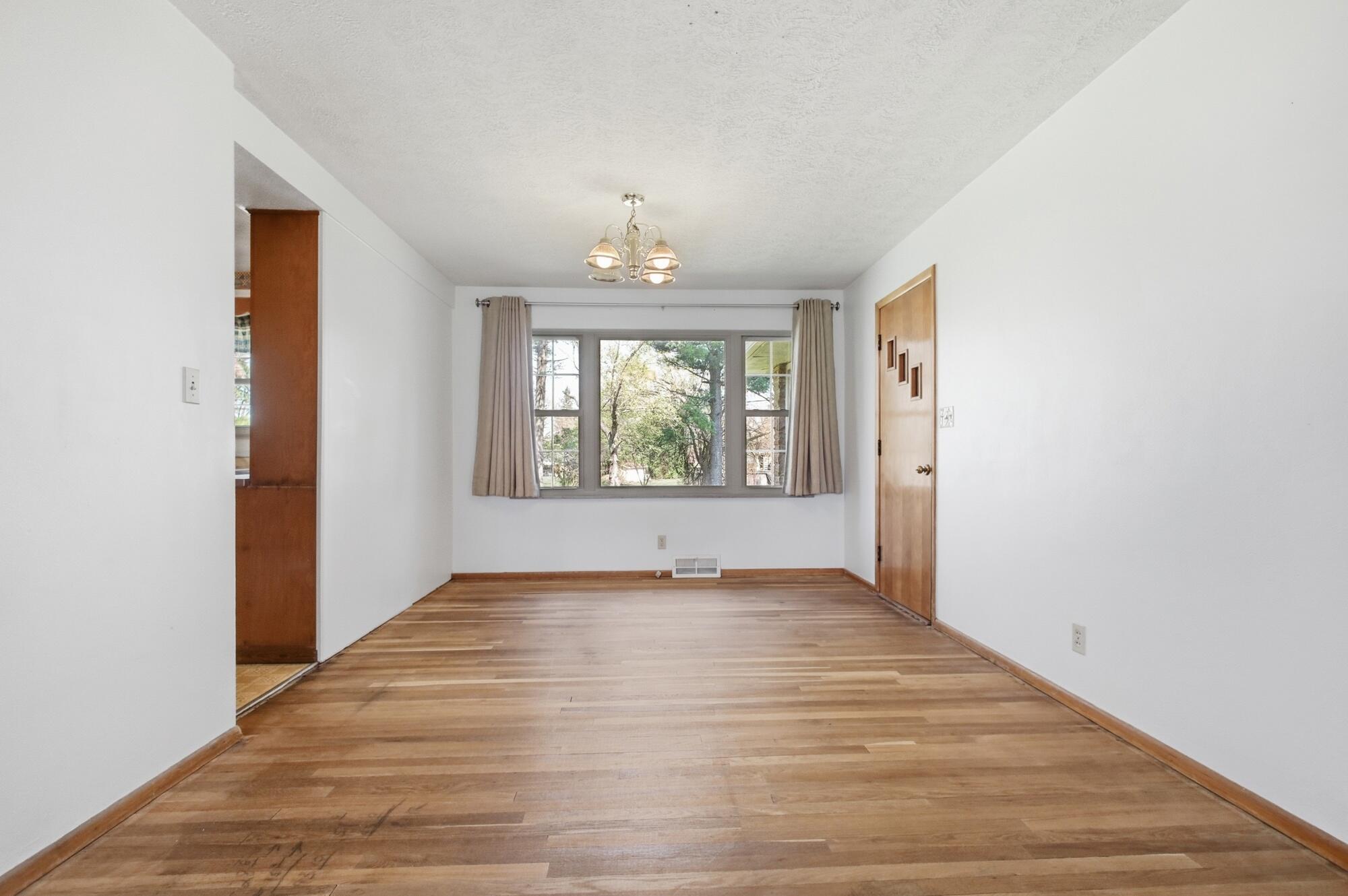 814 Wellington Drive, Springfield, Ohio 45506