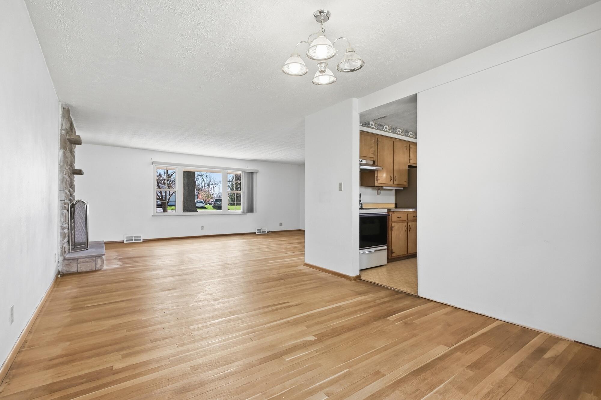 814 Wellington Drive, Springfield, Ohio 45506