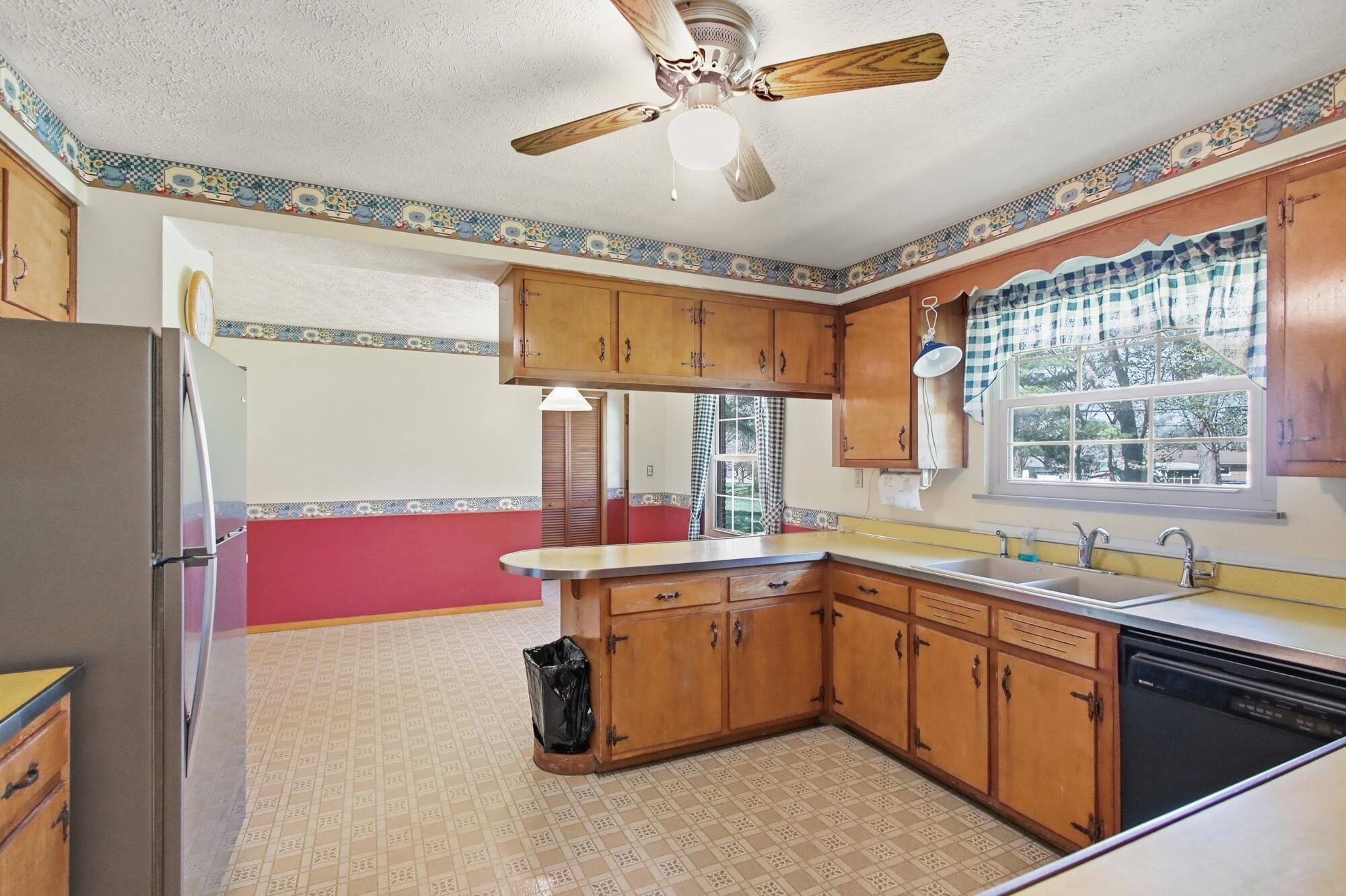 814 Wellington Drive, Springfield, Ohio 45506