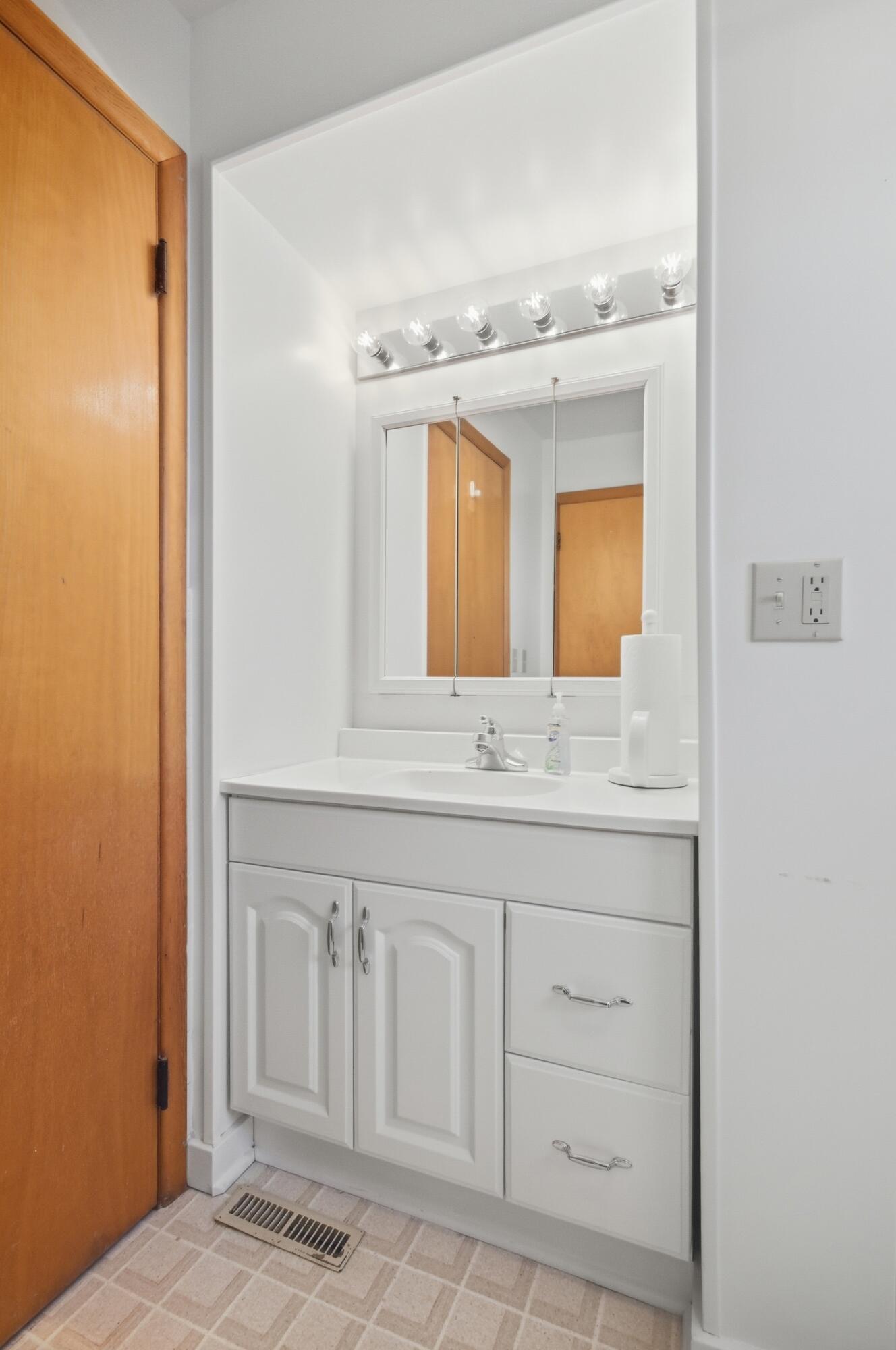 814 Wellington Drive, Springfield, Ohio 45506