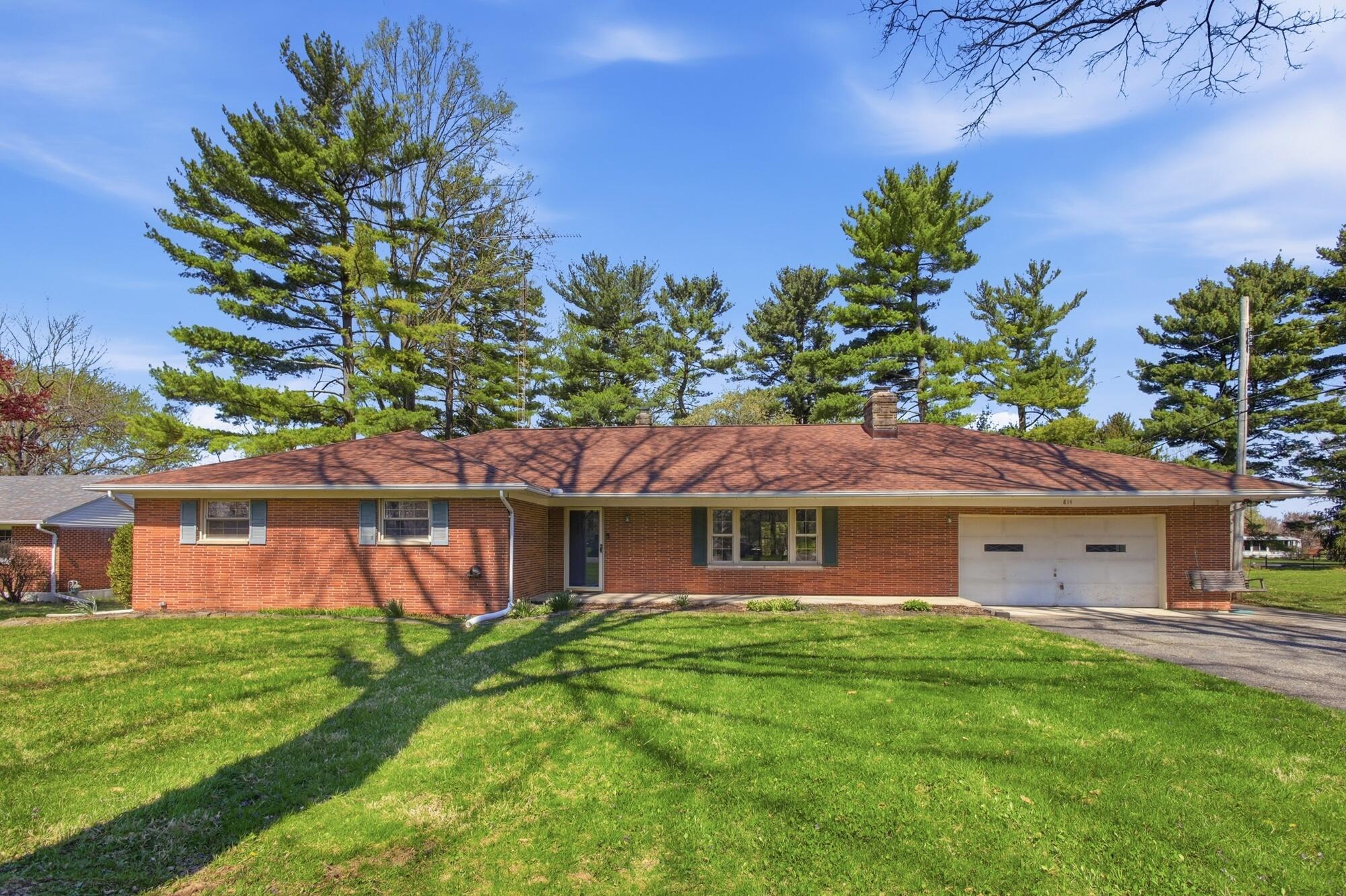 814 Wellington Drive, Springfield, Ohio 45506