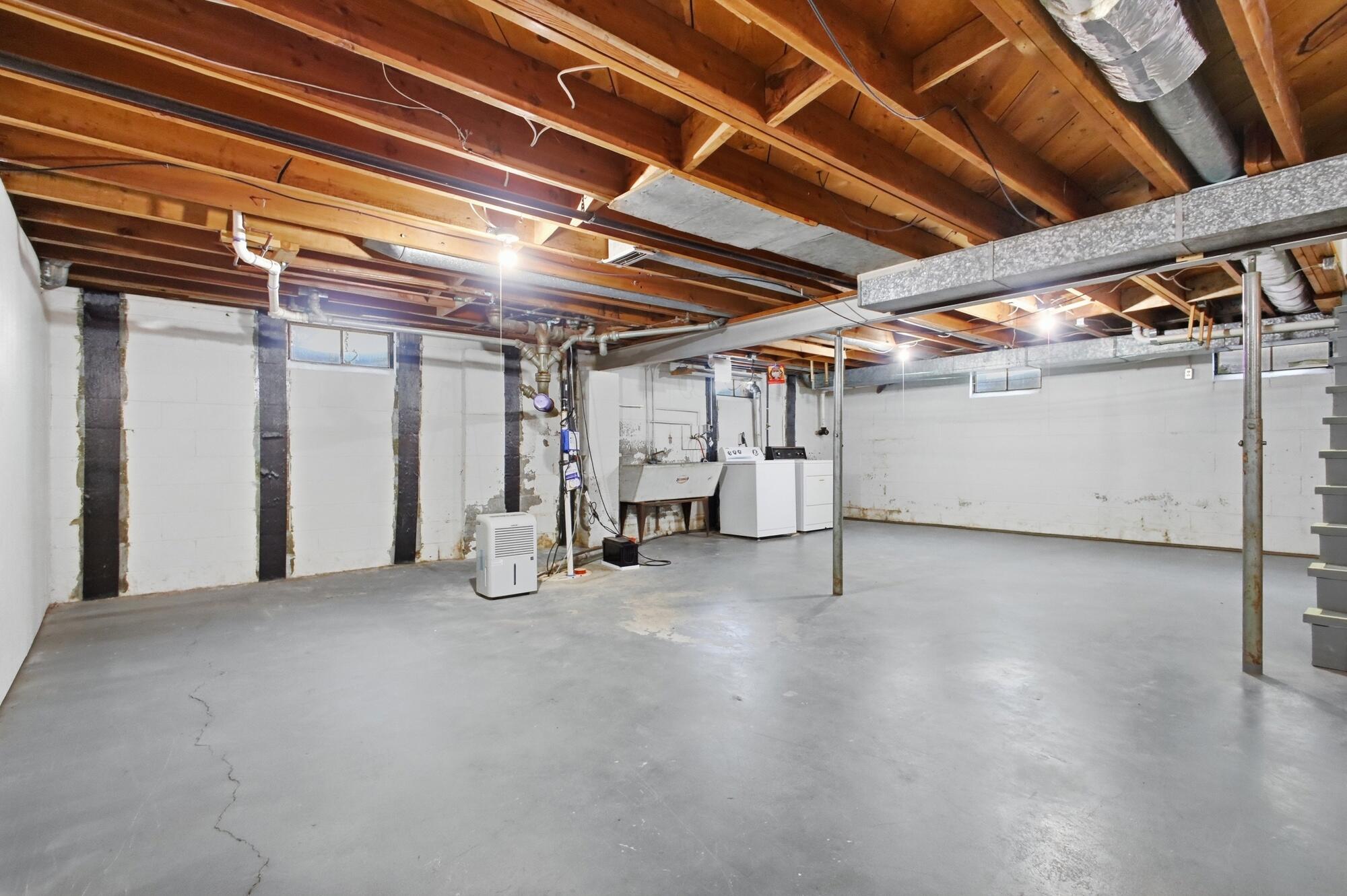 814 Wellington Drive, Springfield, Ohio 45506