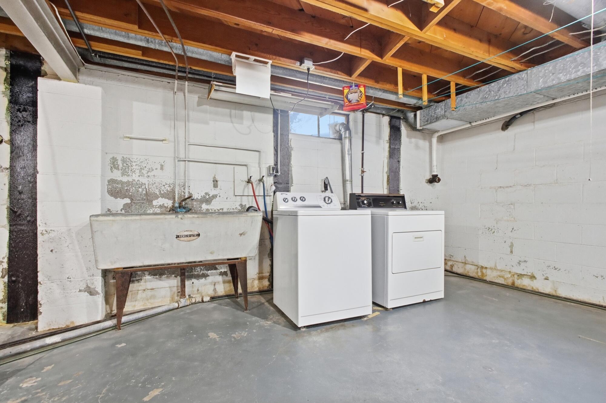 814 Wellington Drive, Springfield, Ohio 45506