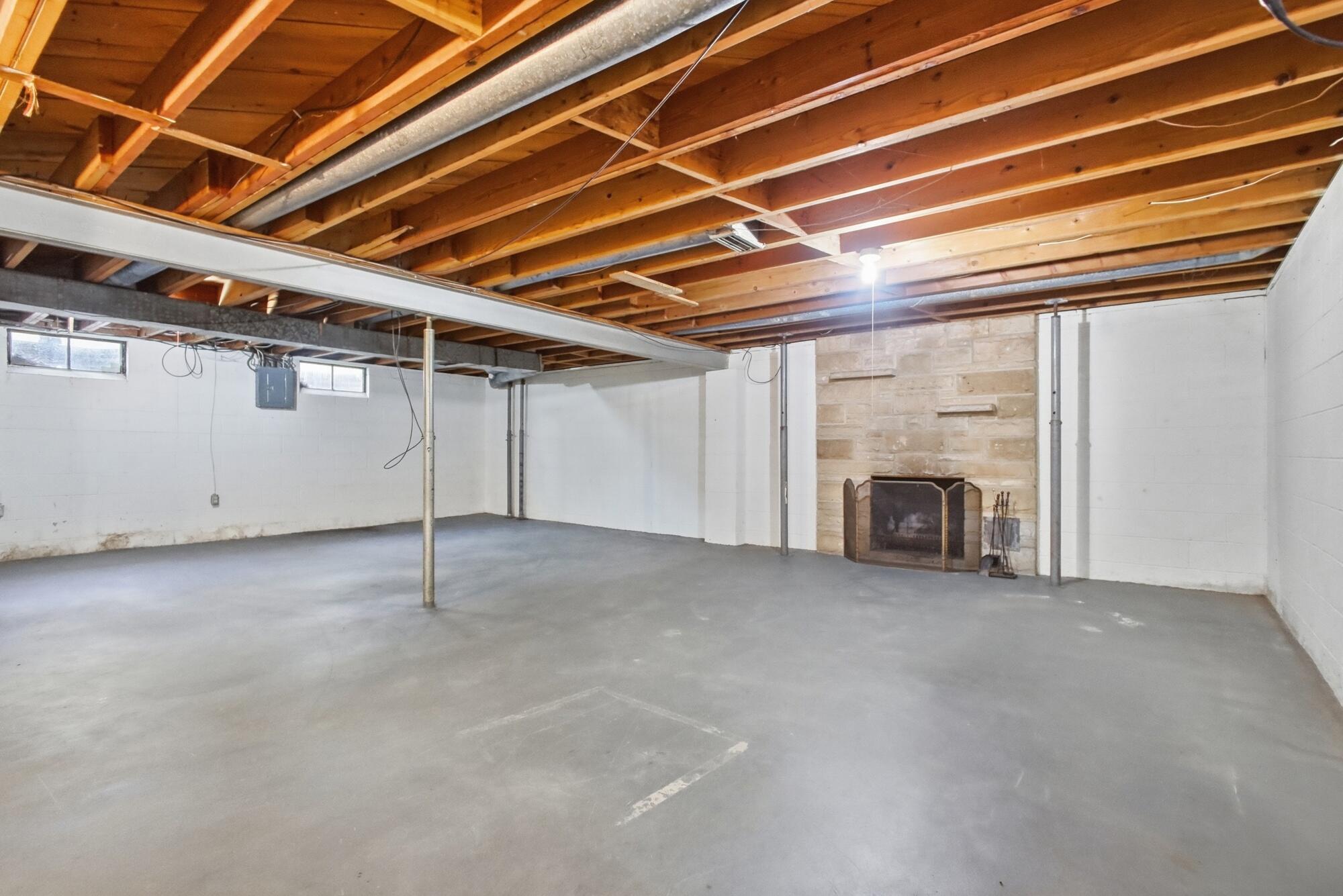 814 Wellington Drive, Springfield, Ohio 45506