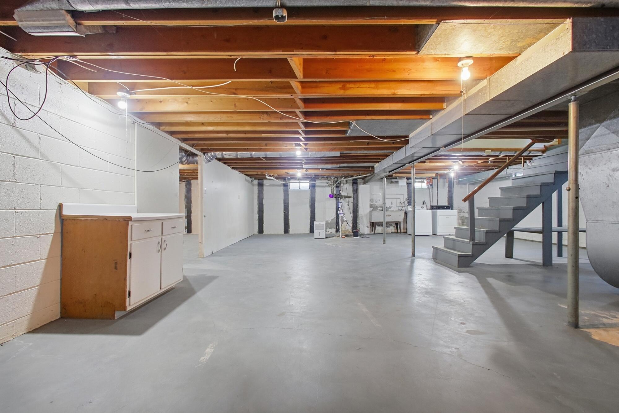 814 Wellington Drive, Springfield, Ohio 45506