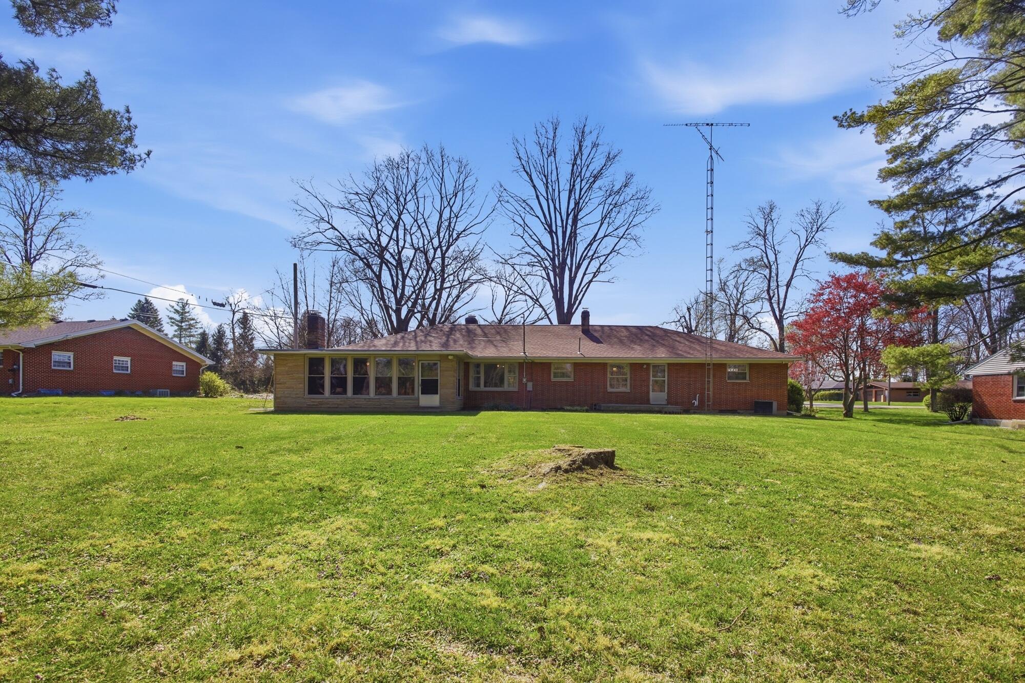 814 Wellington Drive, Springfield, Ohio 45506