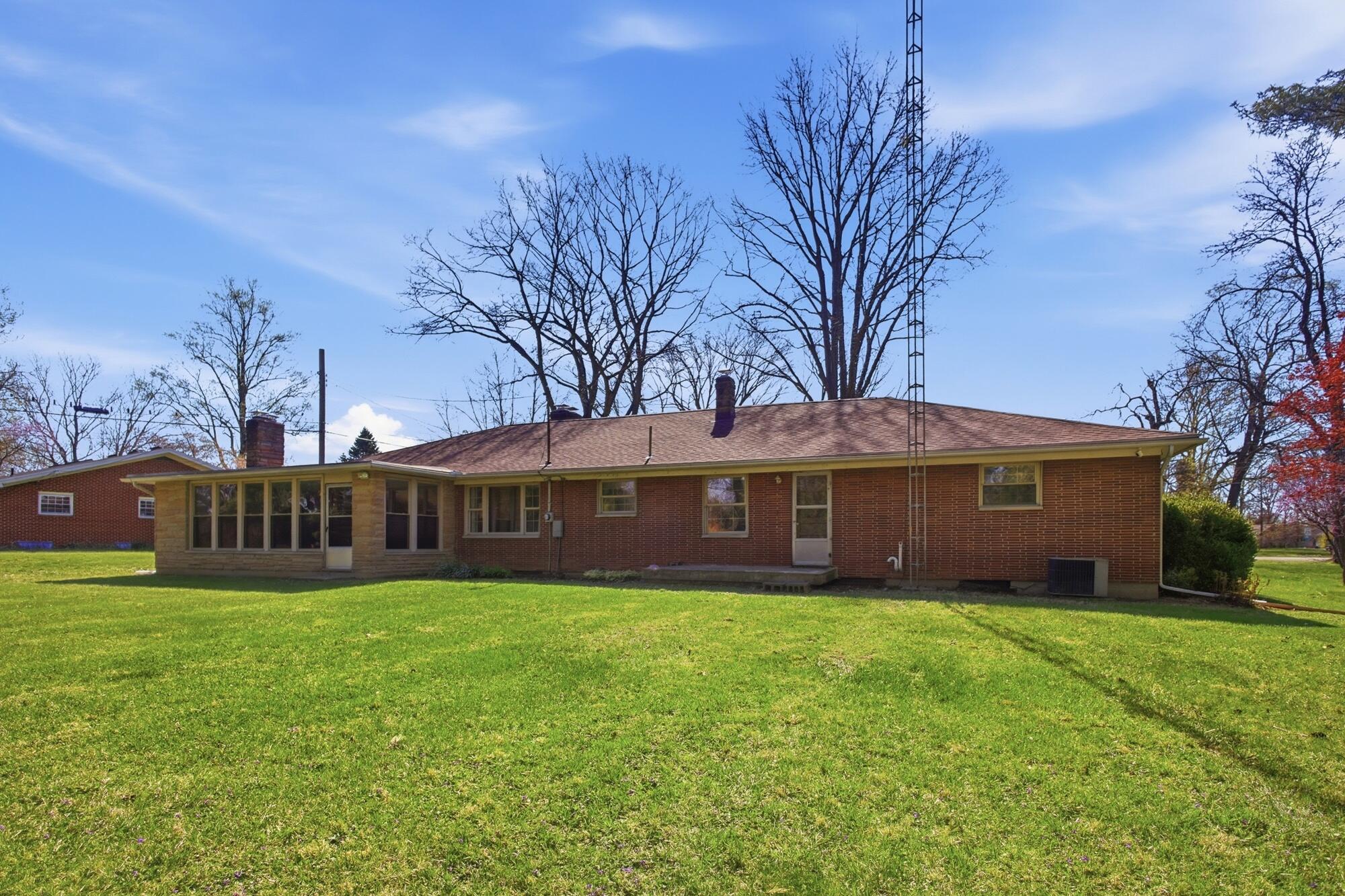 814 Wellington Drive, Springfield, Ohio 45506