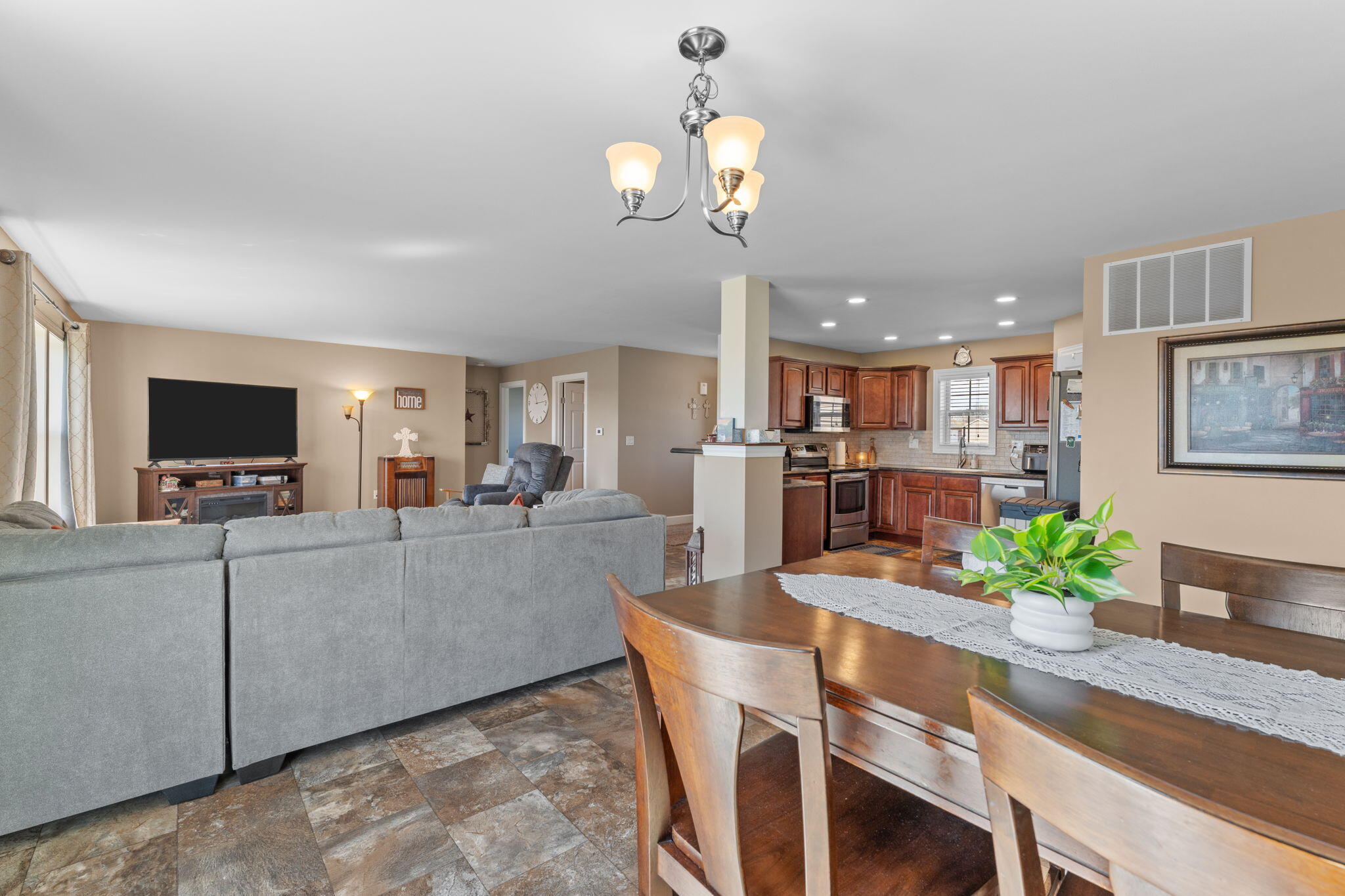 1706 Applejack Drive, Wapakoneta, Ohio 45895