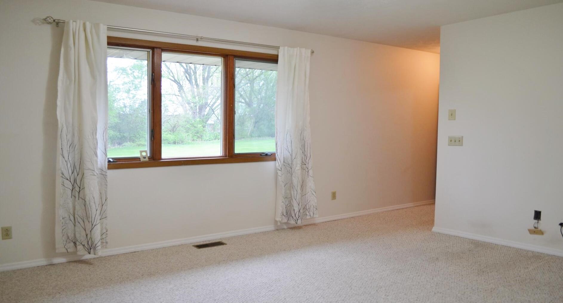 1031 Armsgate Road, Springfield, Ohio 45503