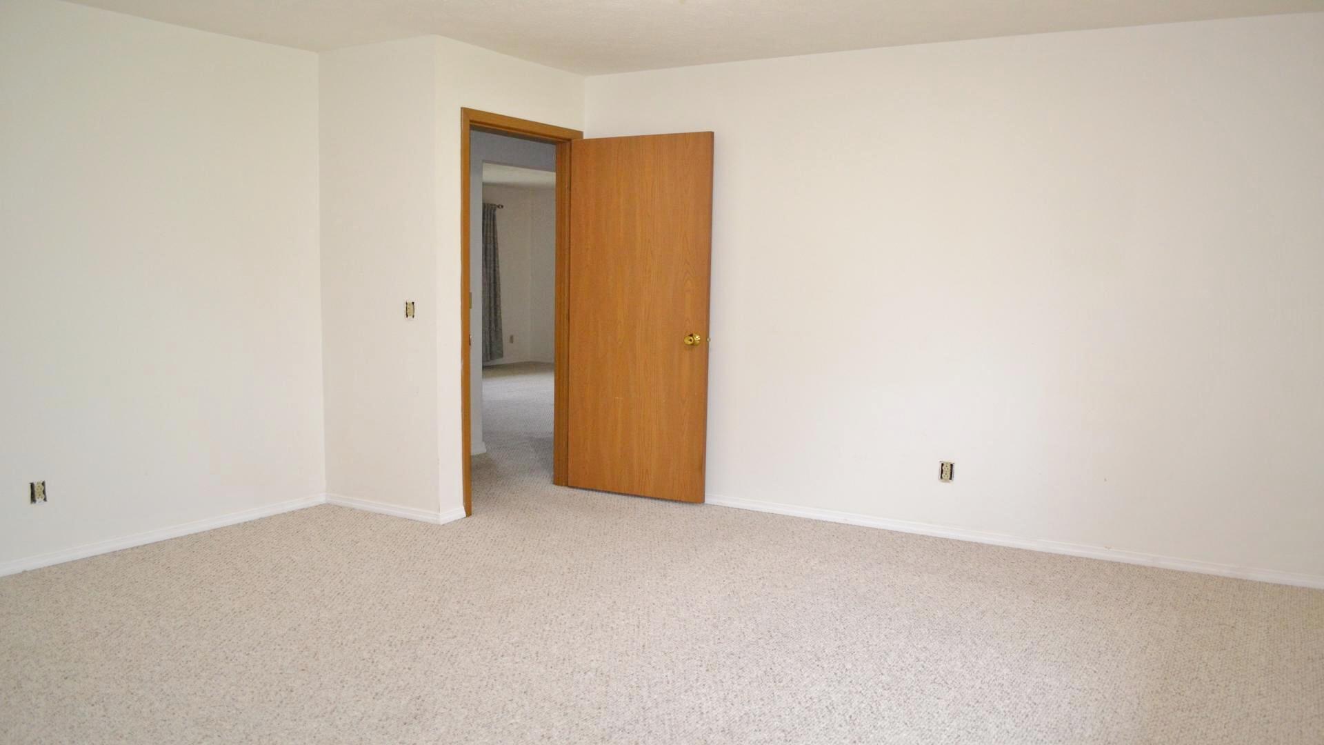 1031 Armsgate Road, Springfield, Ohio 45503