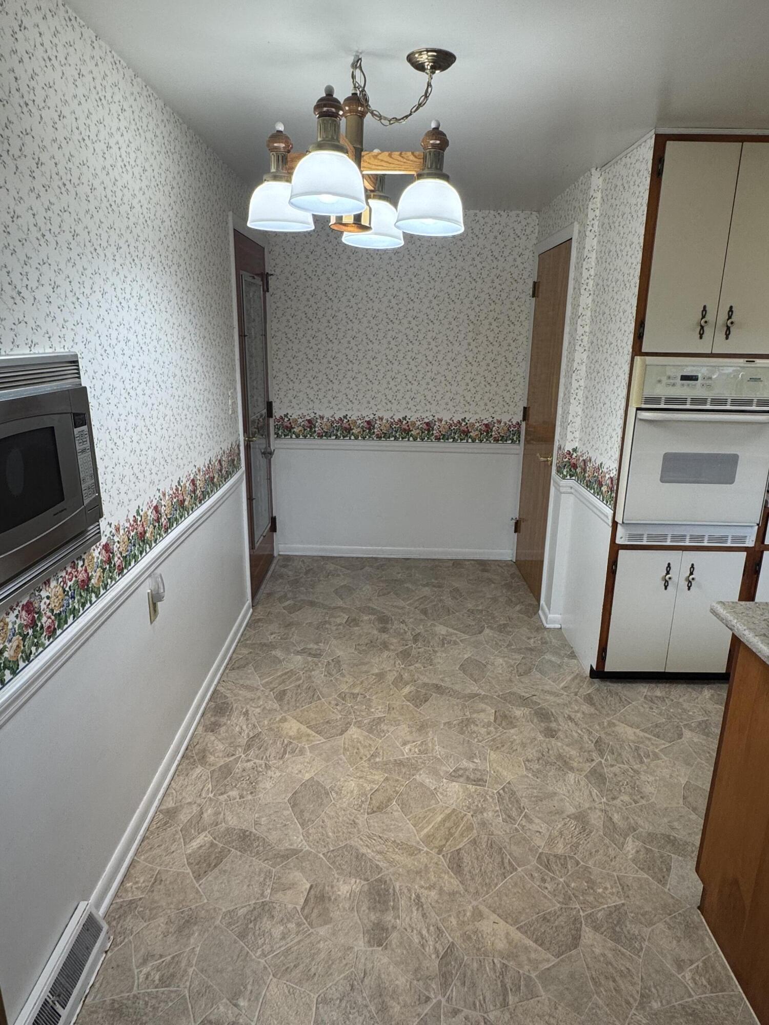 4841 Chippendale Drive, Springfield, Ohio 45503