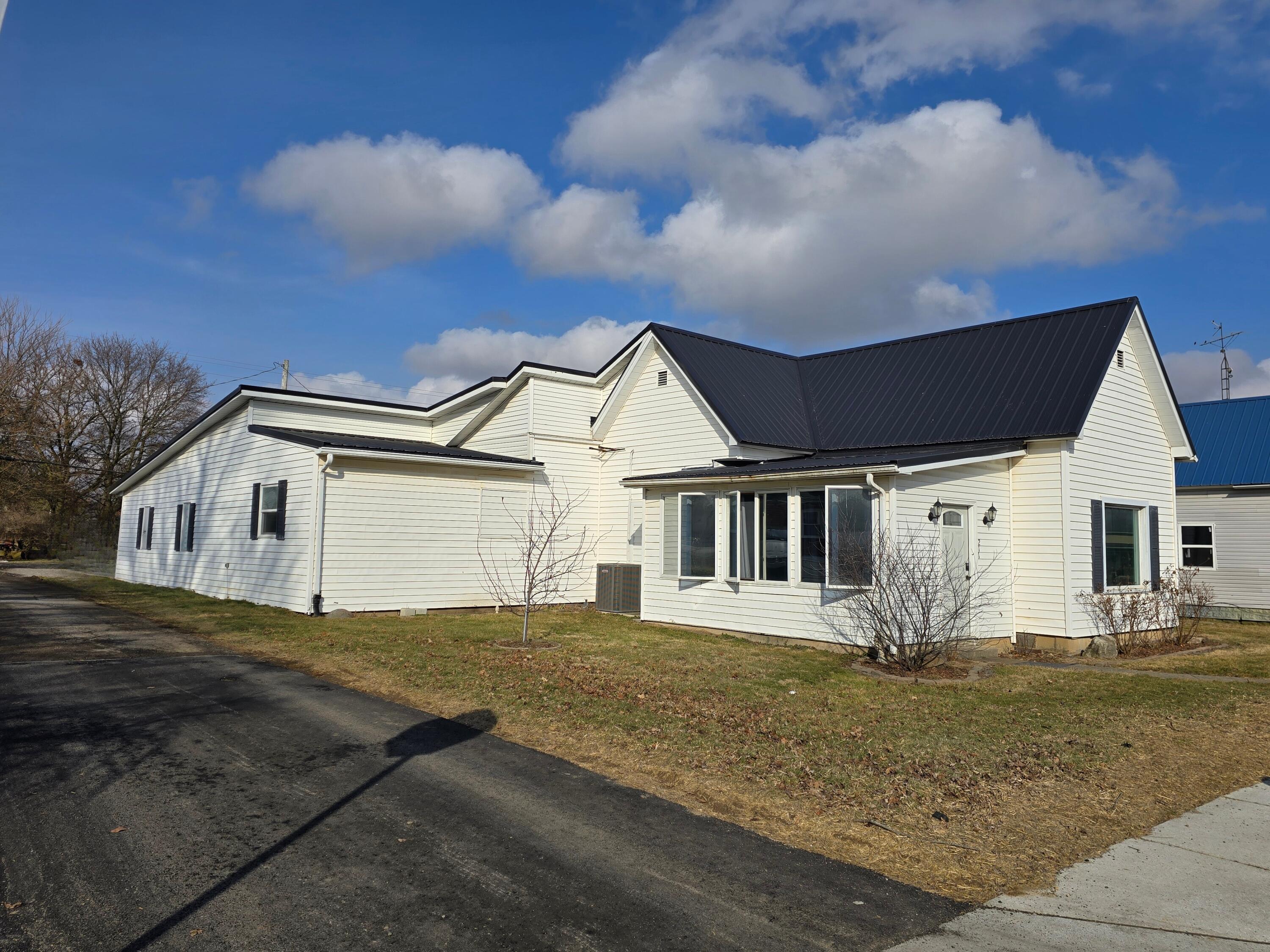 211 Wapakoneta Street, Waynesfield, Ohio 45896