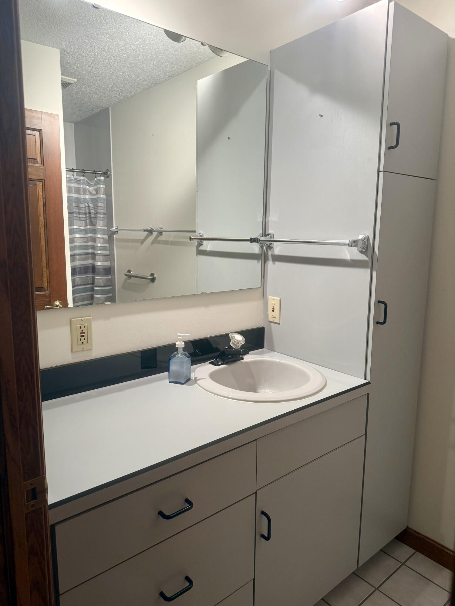 821 Helen Drive, Wapakoneta, Ohio 45895