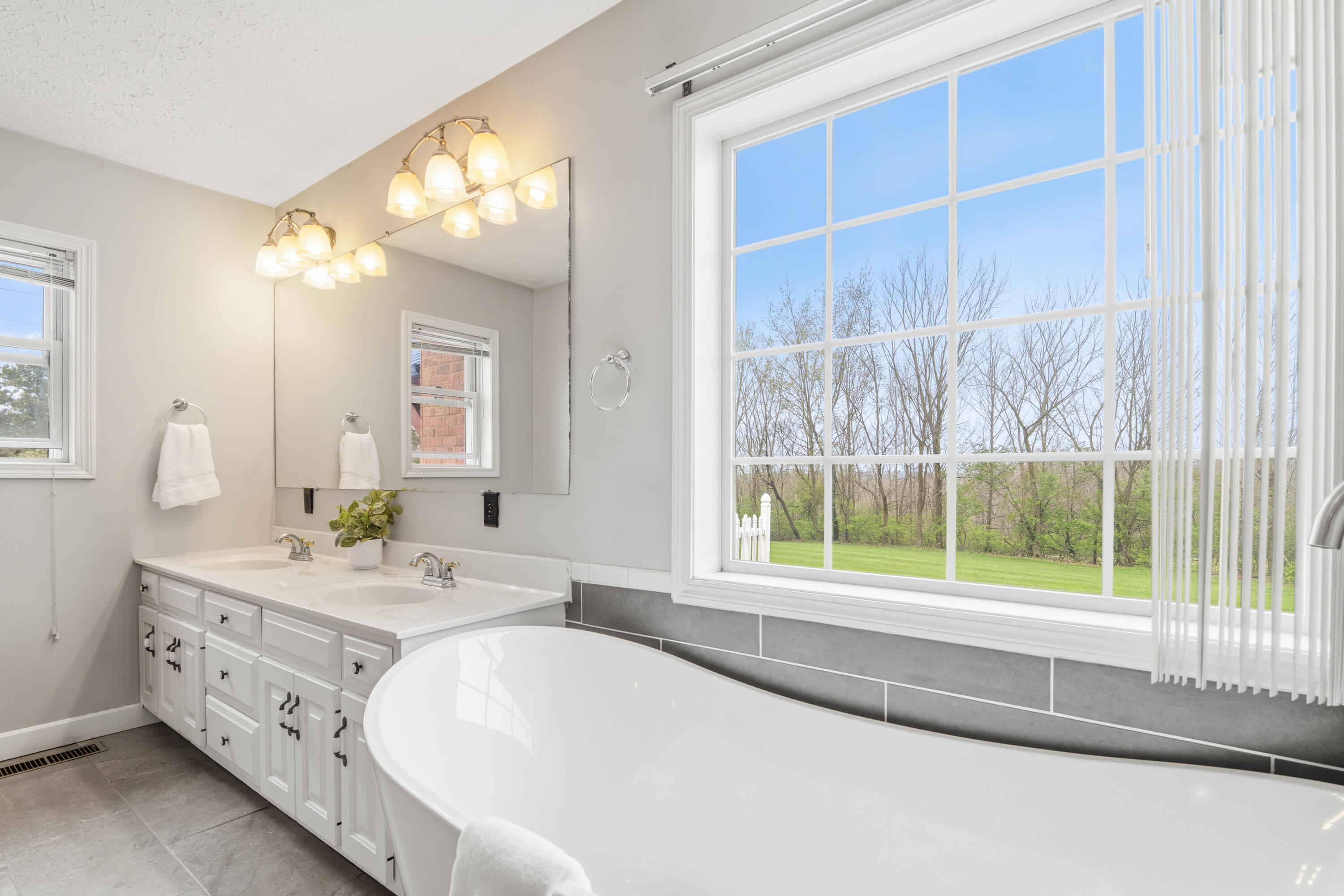 792 County Road 5, Zanesfield, Ohio 43360