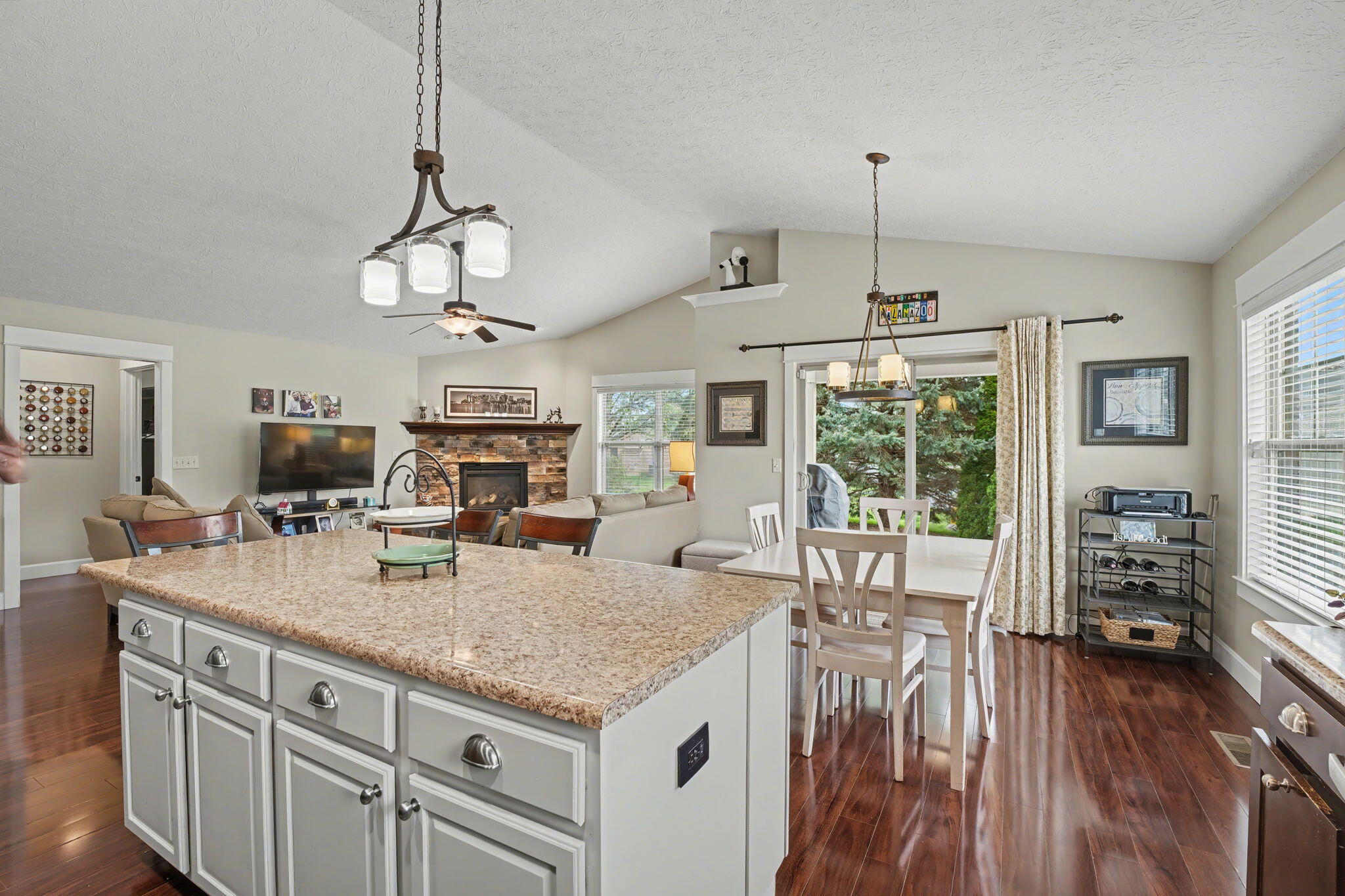 622 Willow Point Court, Troy, Ohio 45373