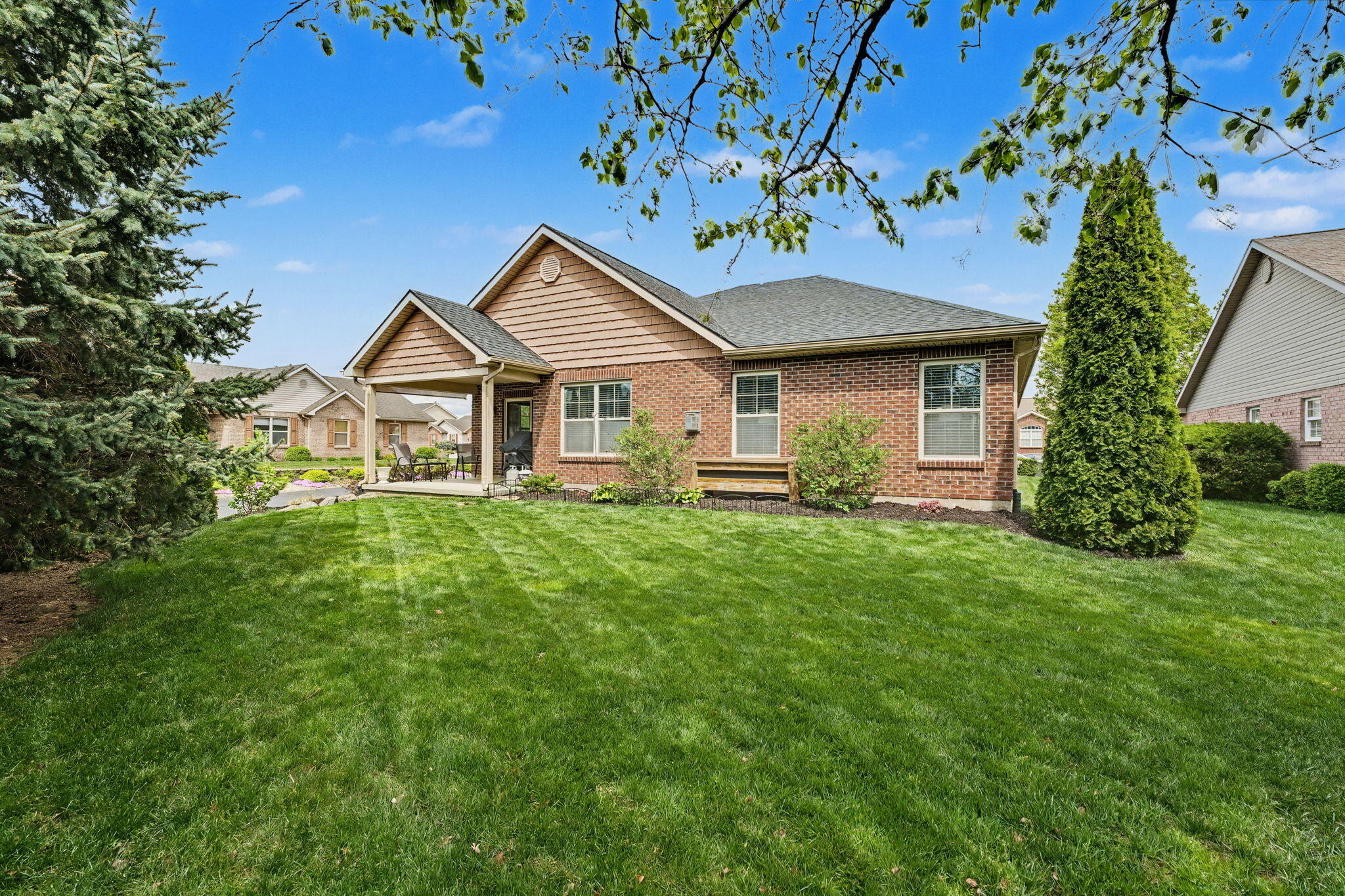 622 Willow Point Court, Troy, Ohio 45373
