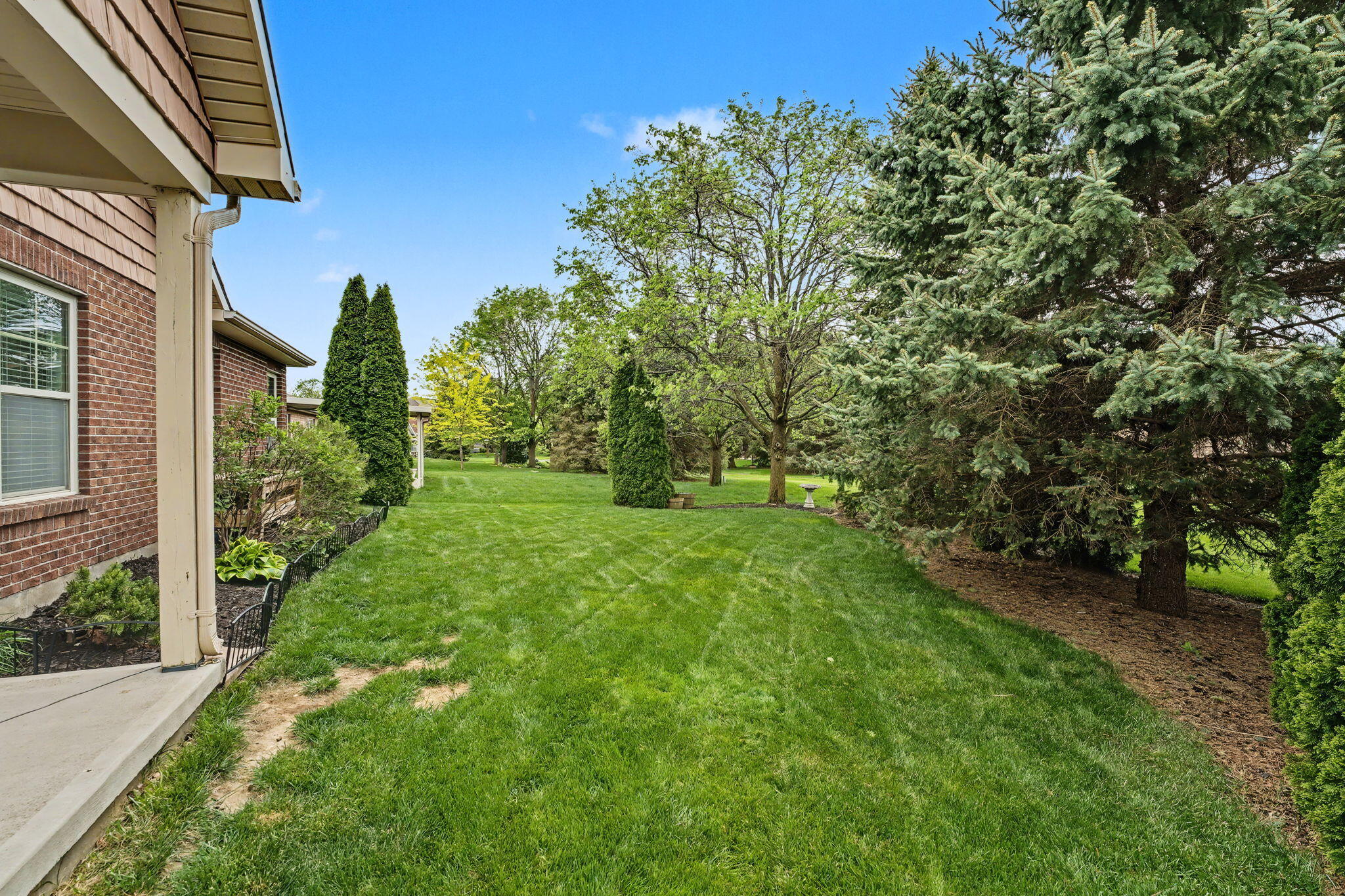 622 Willow Point Court, Troy, Ohio 45373