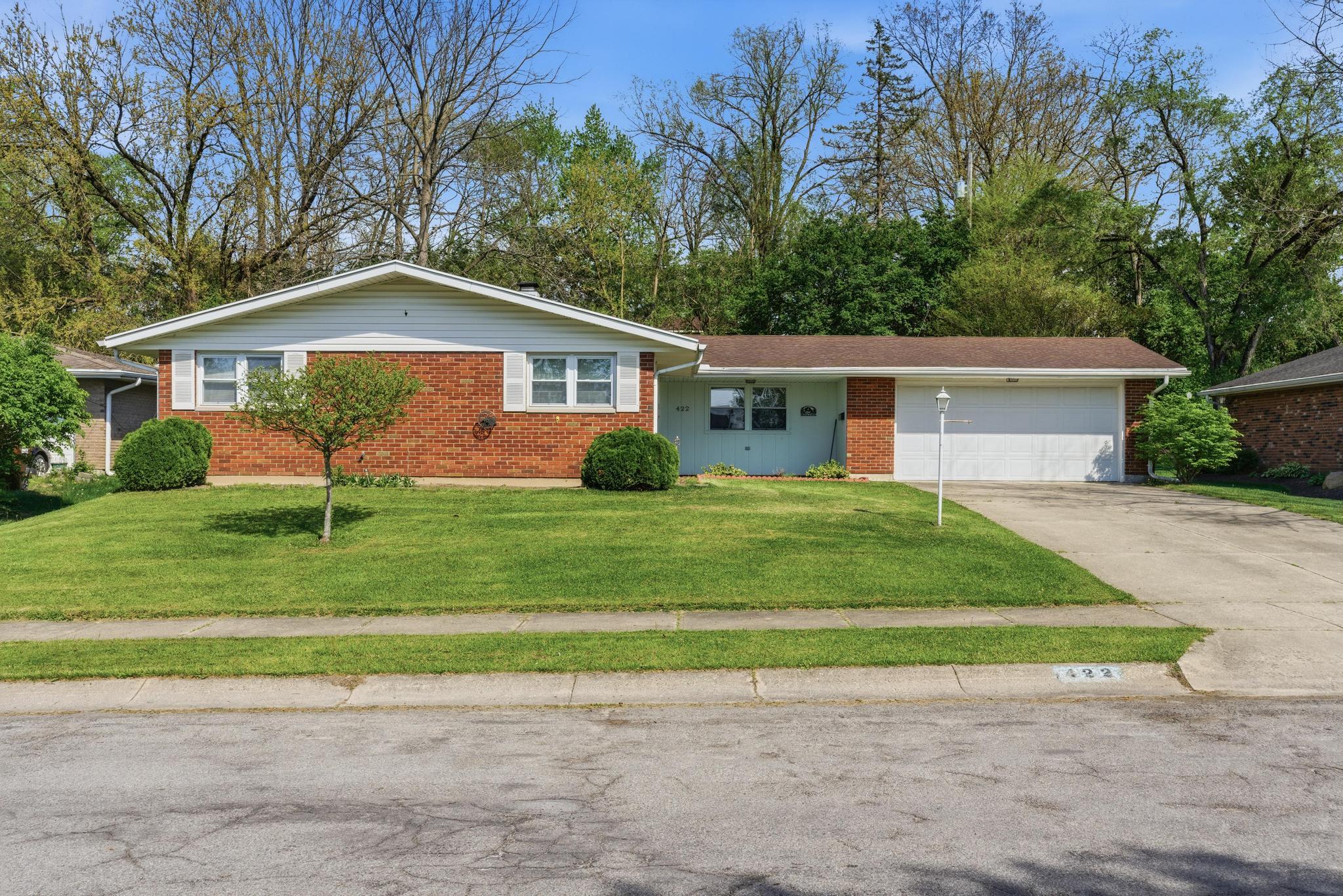 422 Sherwood Park Drive, Springfield, Ohio 45505