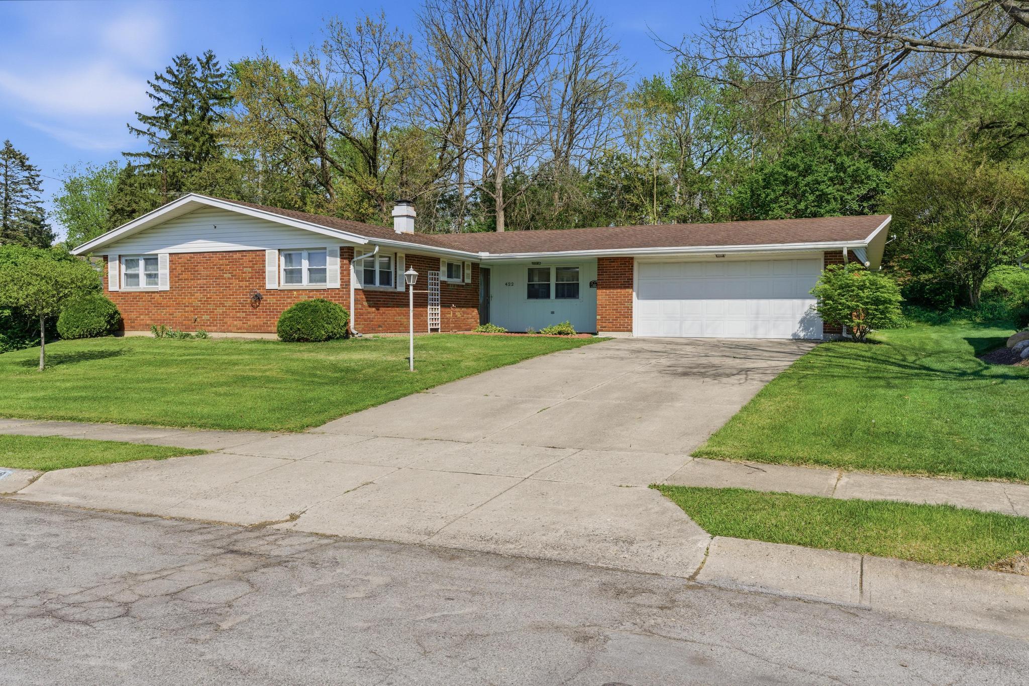 422 Sherwood Park Drive, Springfield, Ohio 45505