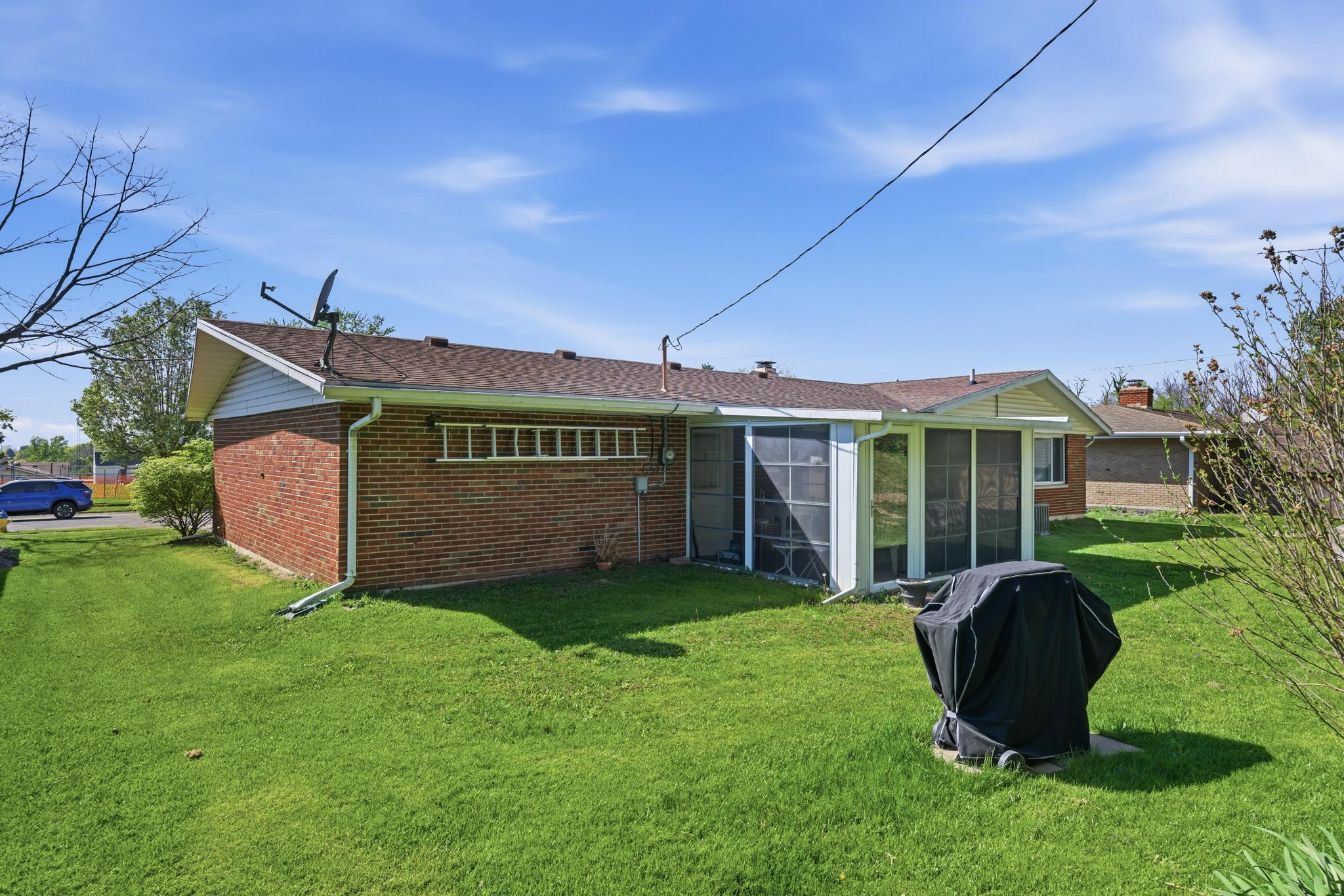 422 Sherwood Park Drive, Springfield, Ohio 45505