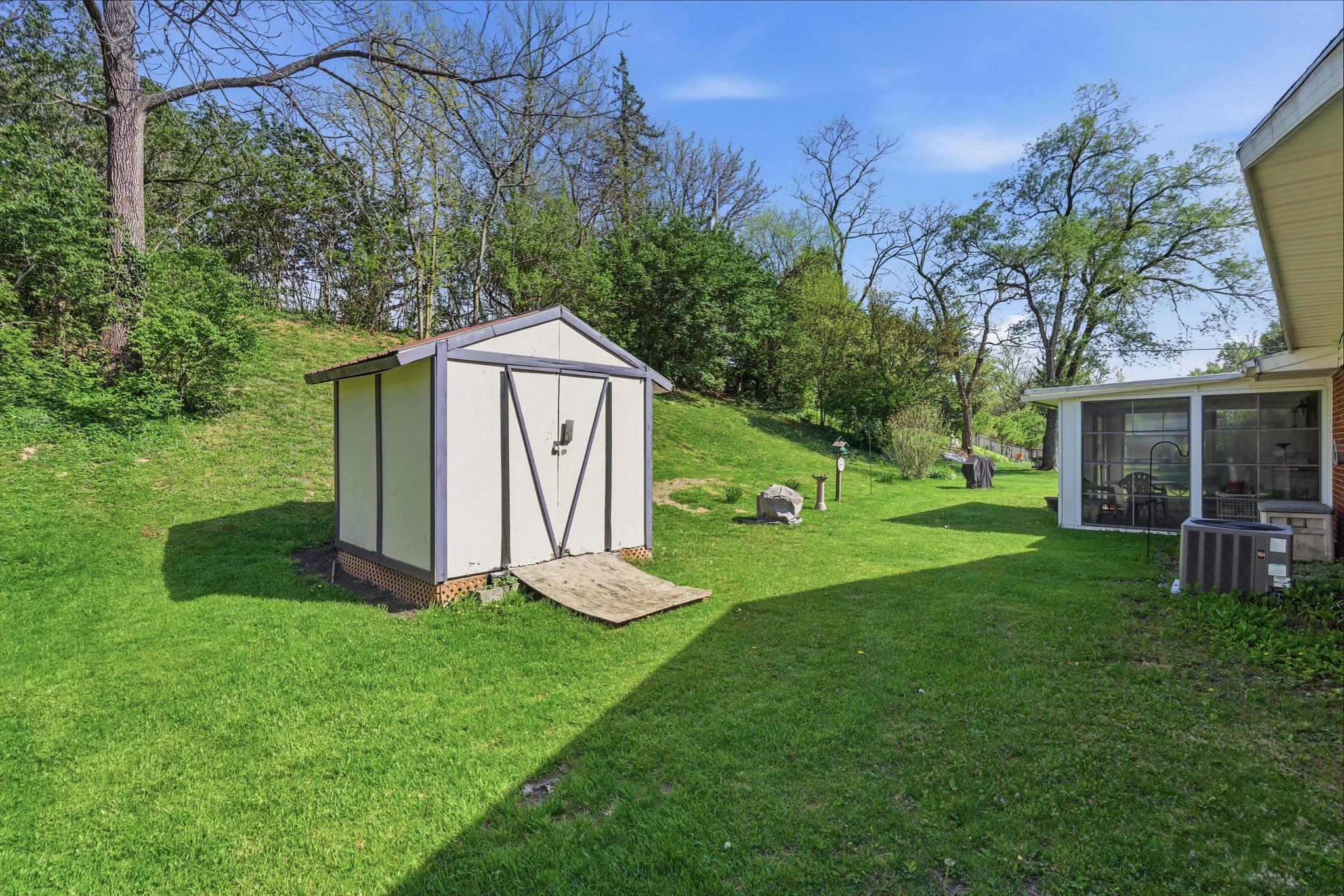 422 Sherwood Park Drive, Springfield, Ohio 45505