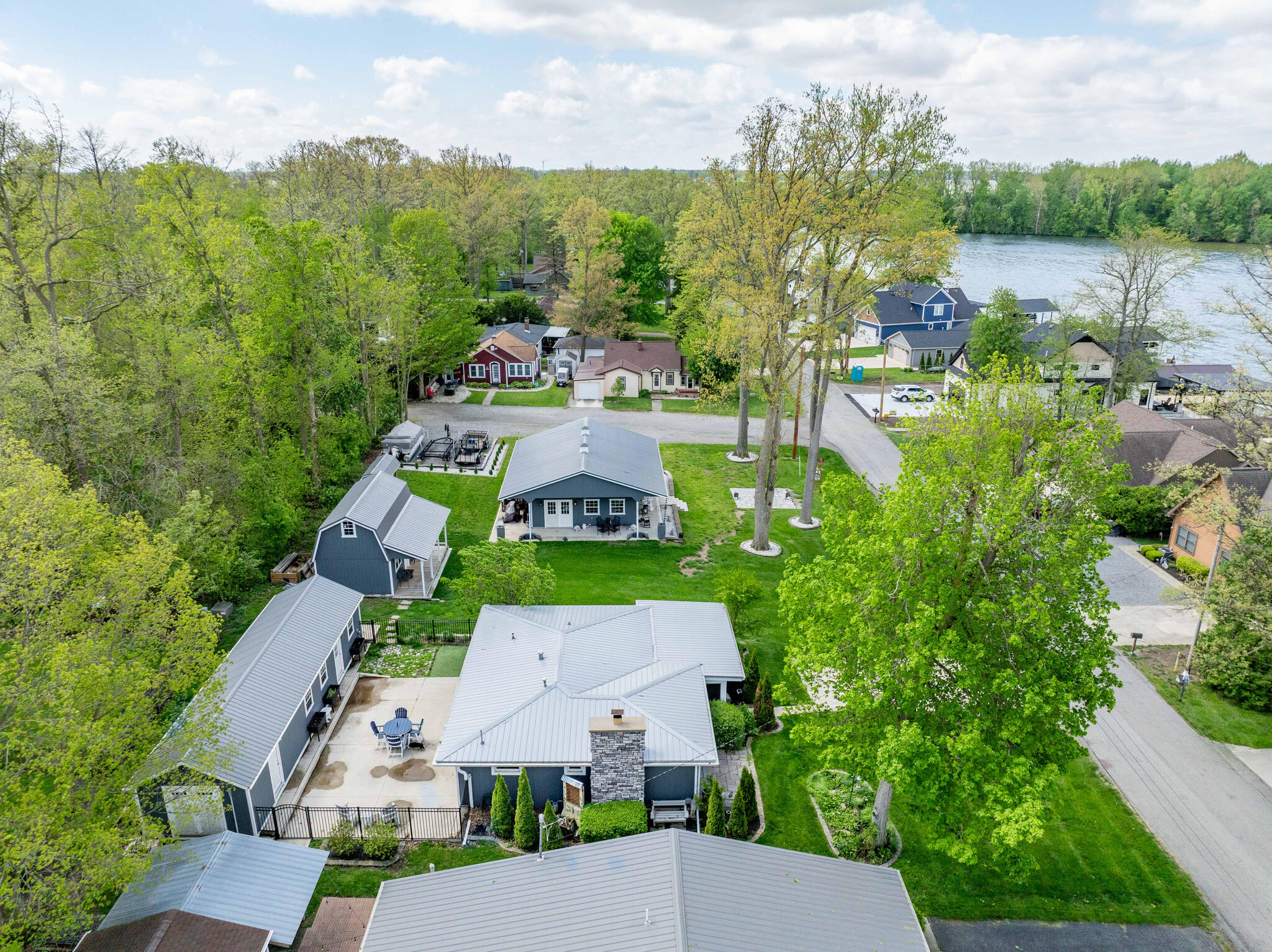 10436 Seminole Shore Drive, Huntsville, Ohio 43324