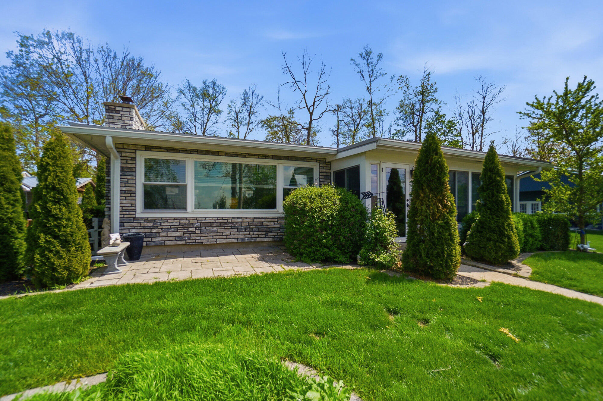10436 Seminole Shore Drive, Huntsville, Ohio 43324