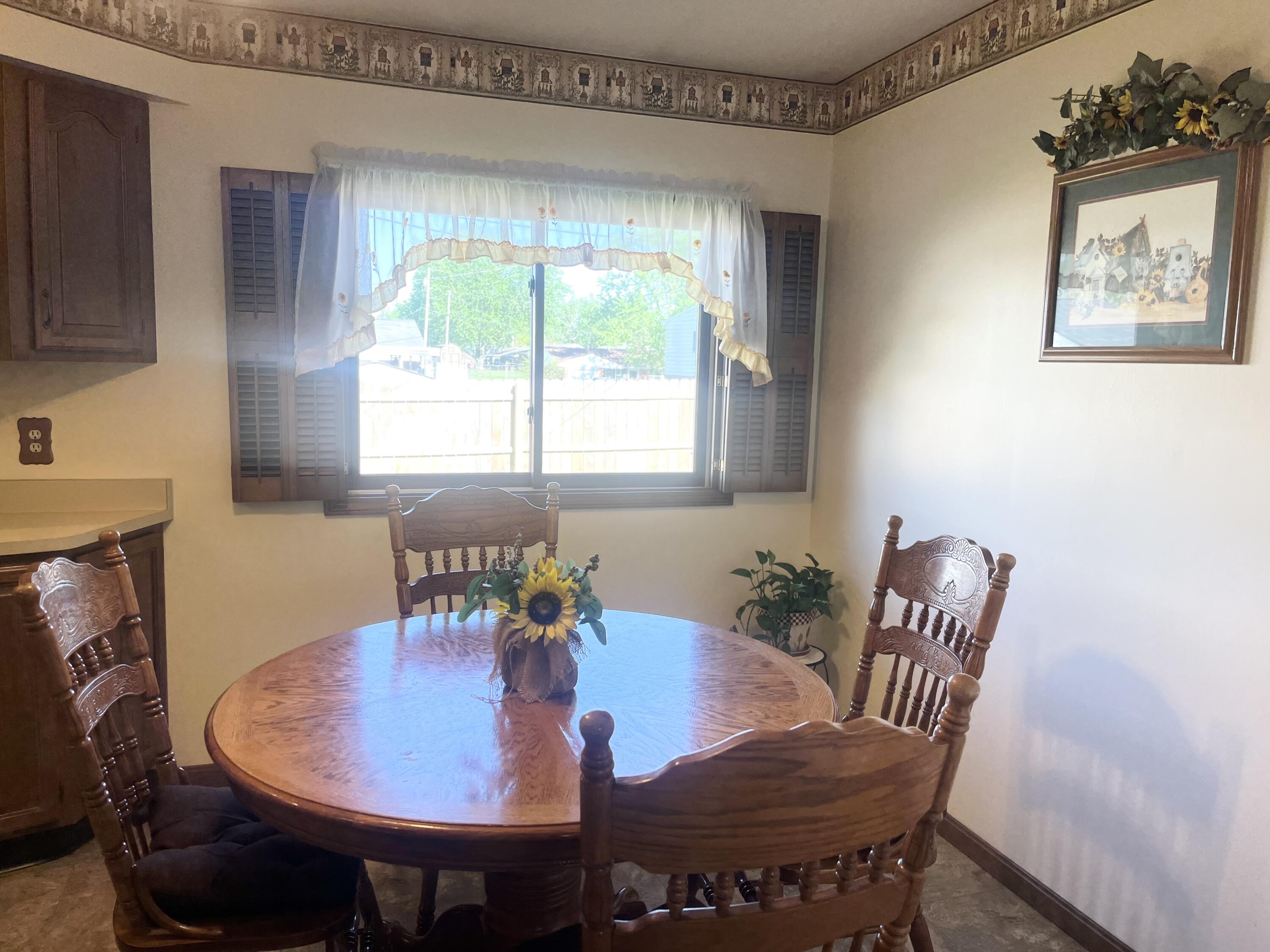 1768 Fair Oaks Drive, Sidney, Ohio 45365