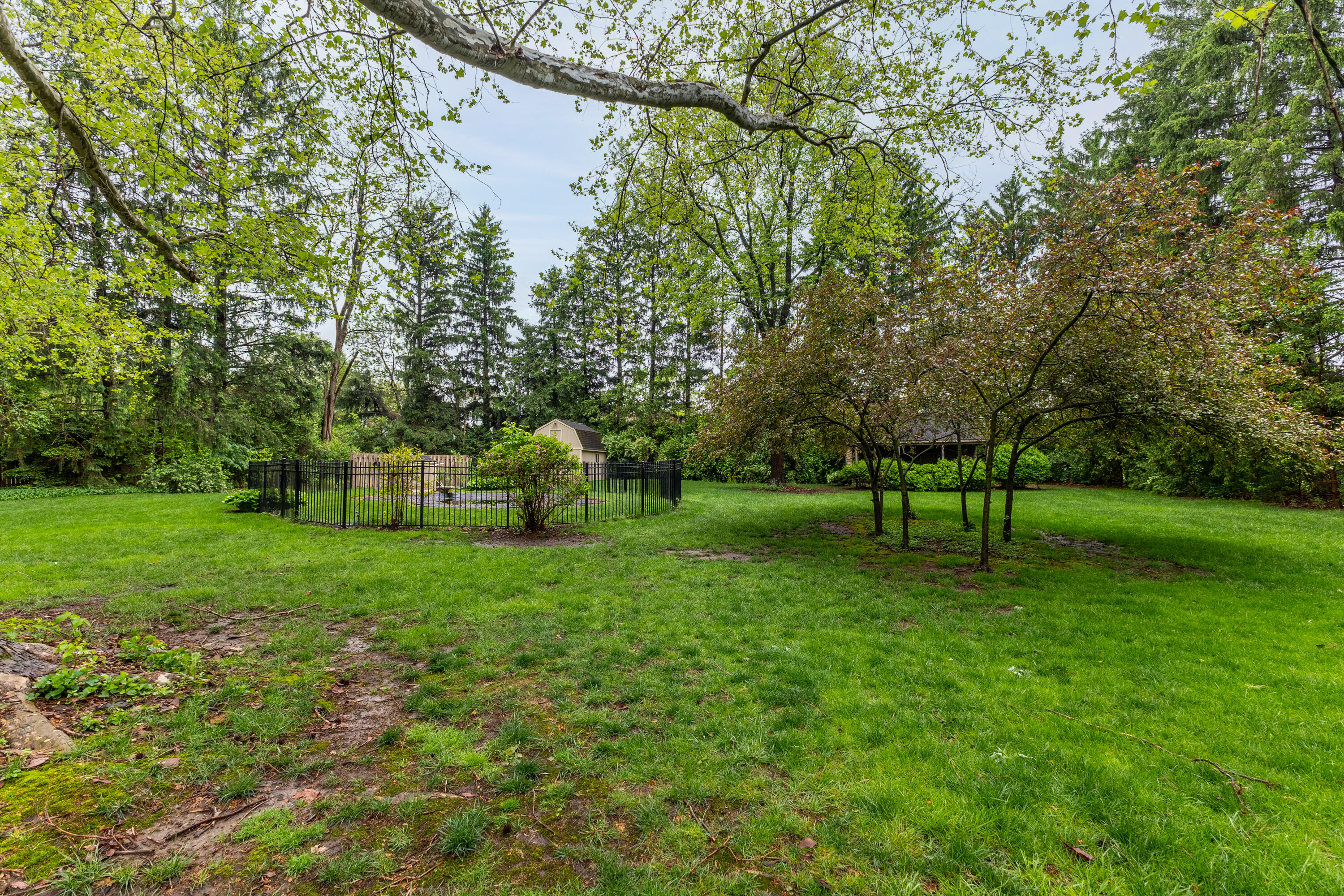 517 Locust Hill Drive, Englewood, Ohio 45322