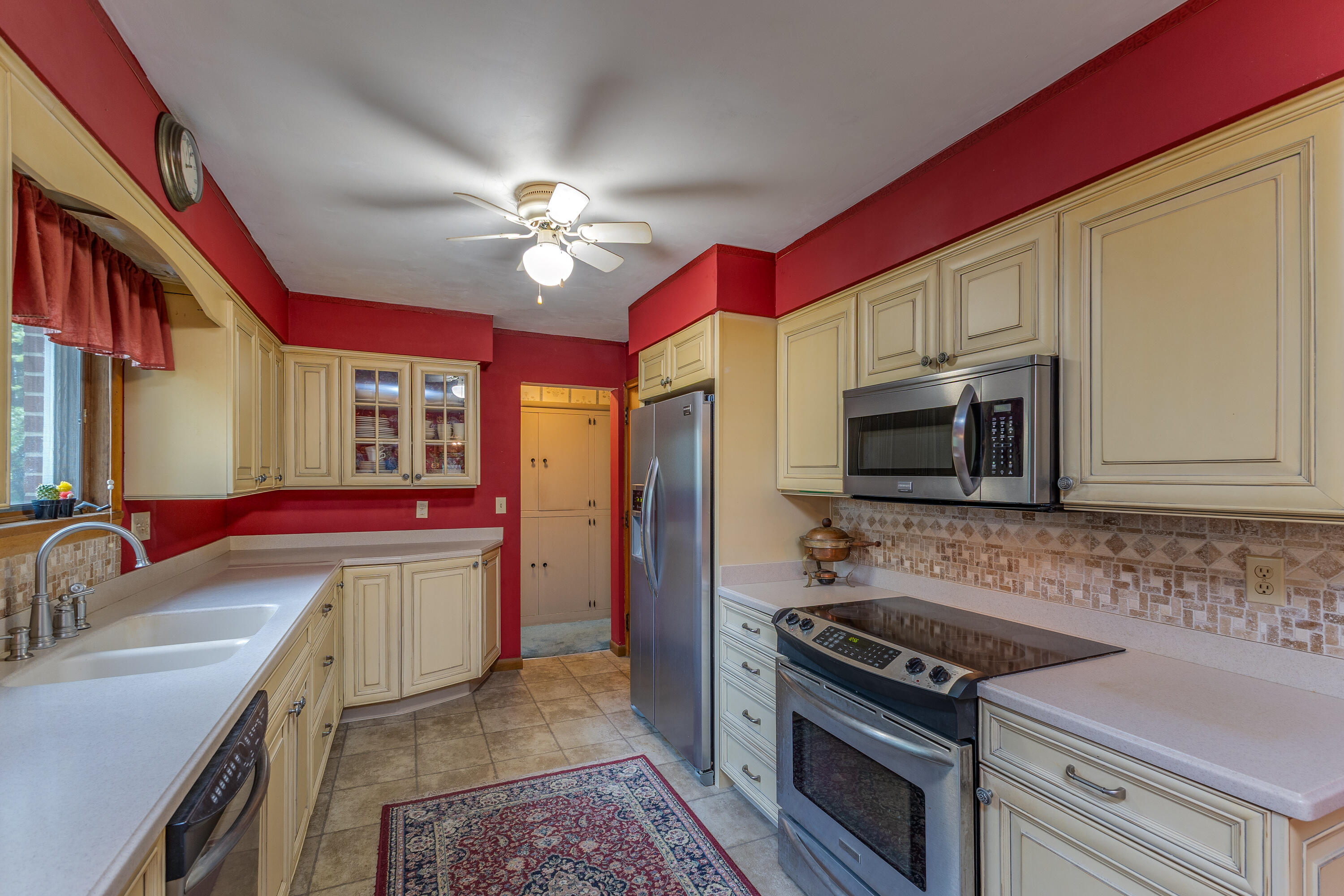 517 Locust Hill Drive, Englewood, Ohio 45322