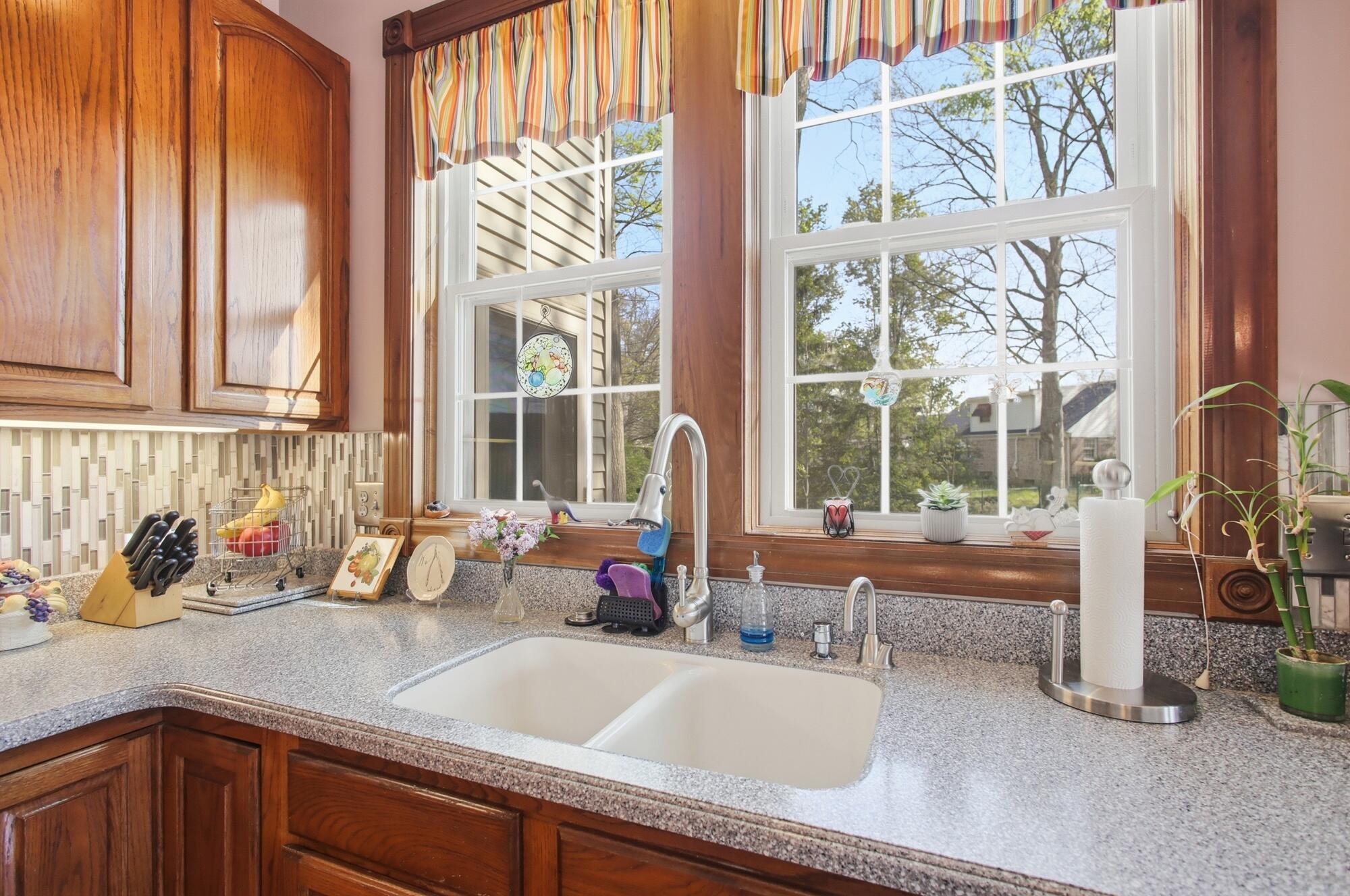 954 Forest Edge Avenue, Springfield, Ohio 45503