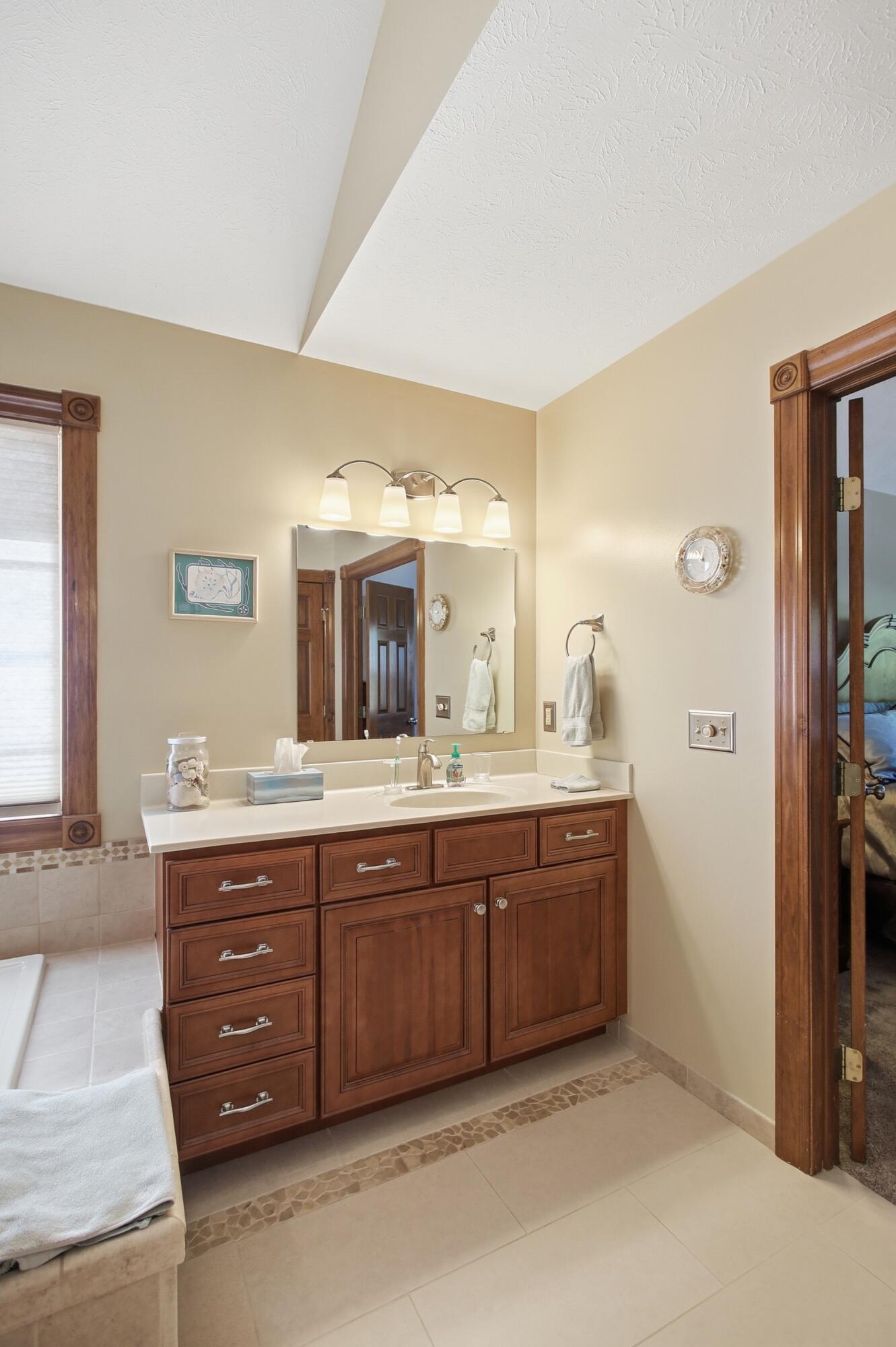 954 Forest Edge Avenue, Springfield, Ohio 45503