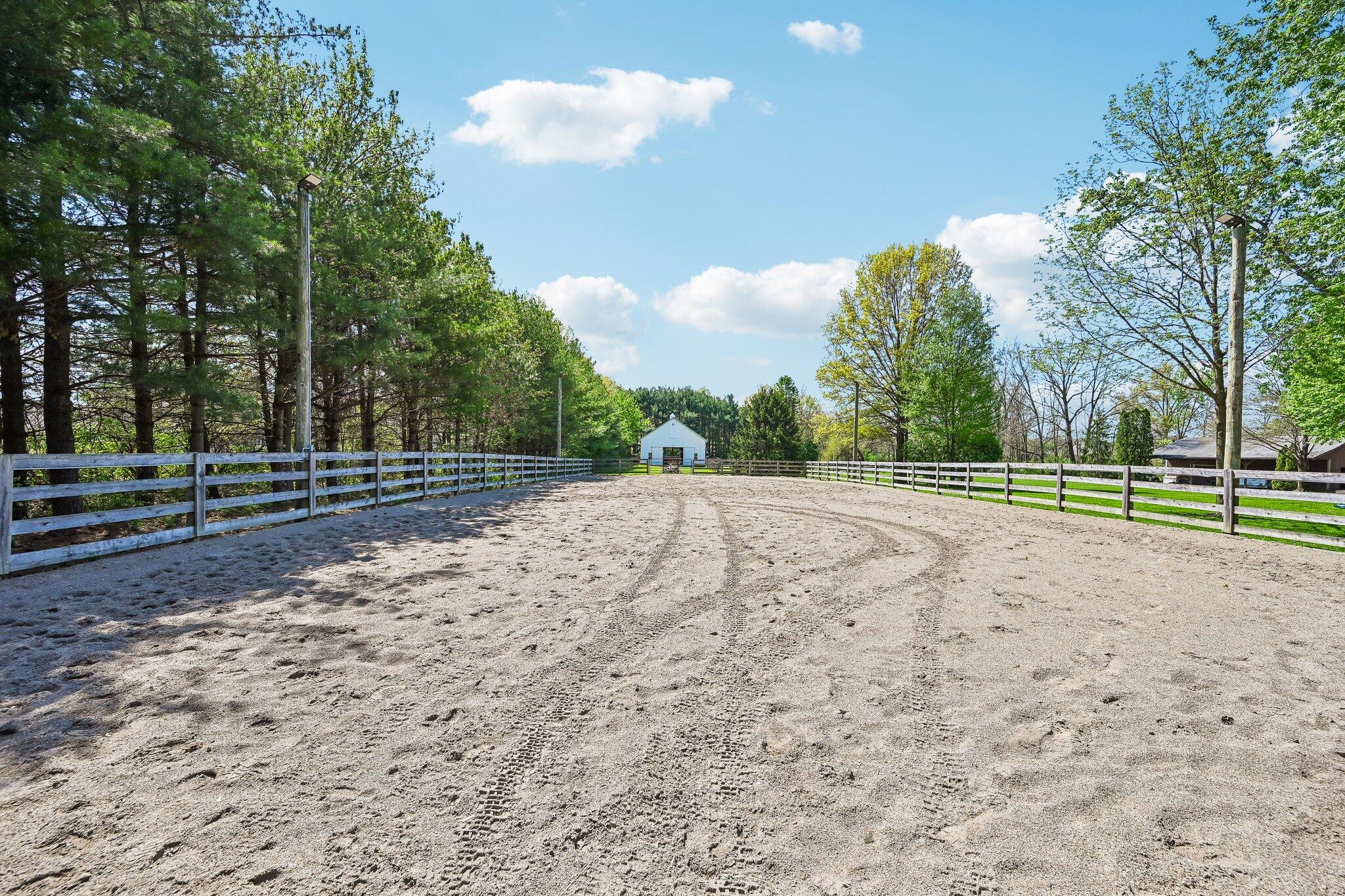 2880 Cheshire Road, Delaware, Ohio 43015