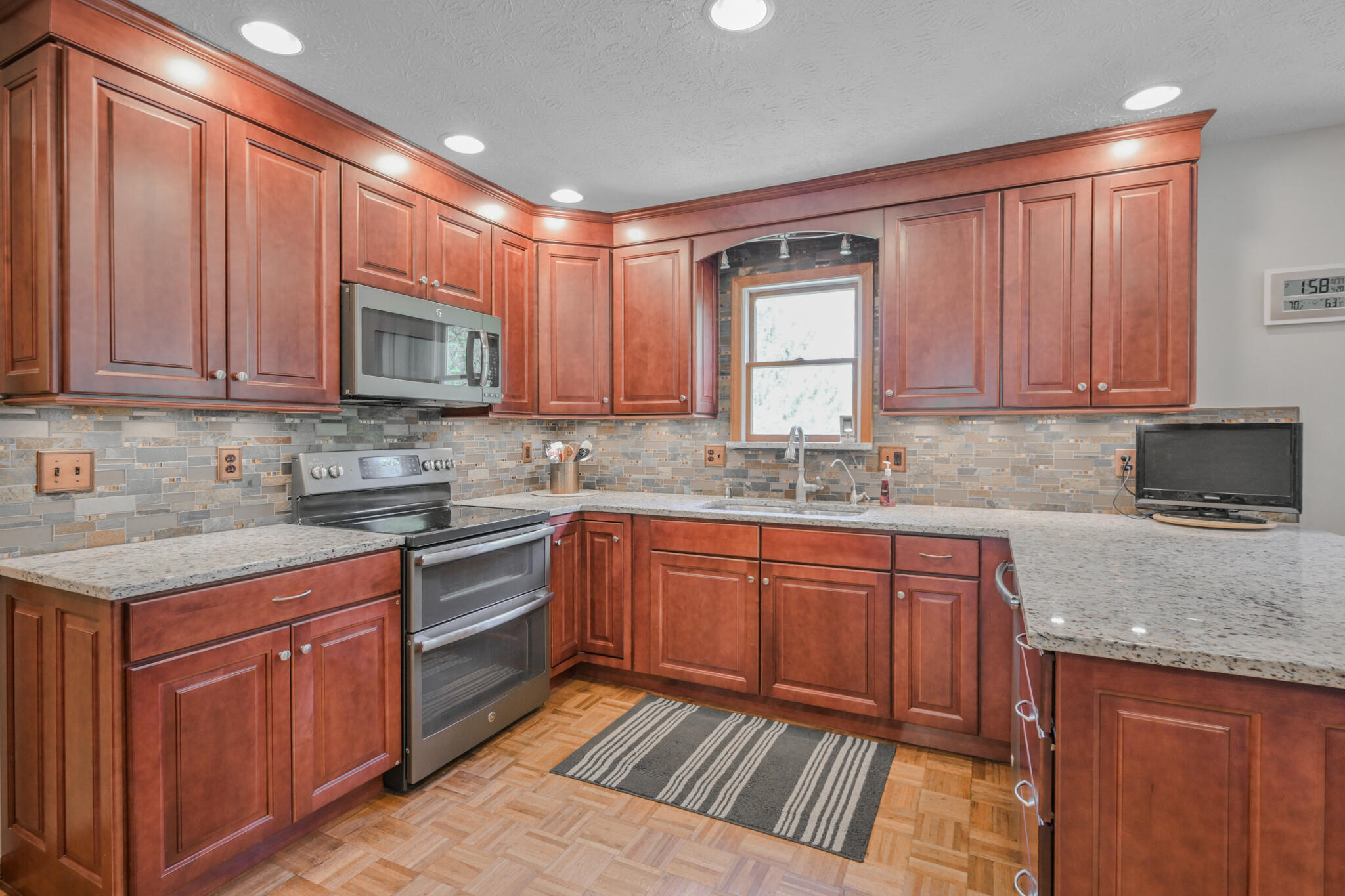 660 Eva Circle, Springfield, Ohio 45504