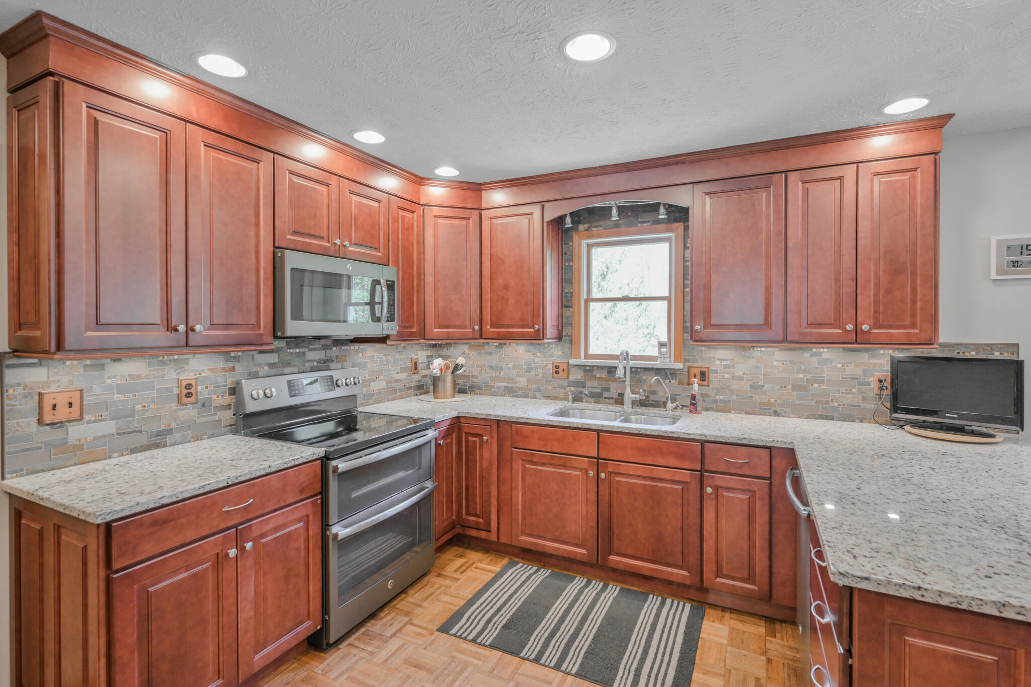 660 Eva Circle, Springfield, Ohio 45504