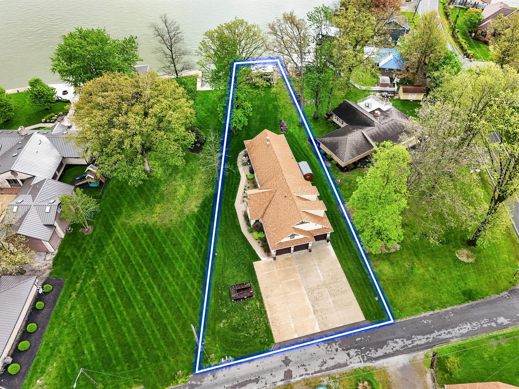 9730 Lakeshore Drive, Huntsville, Ohio 43324