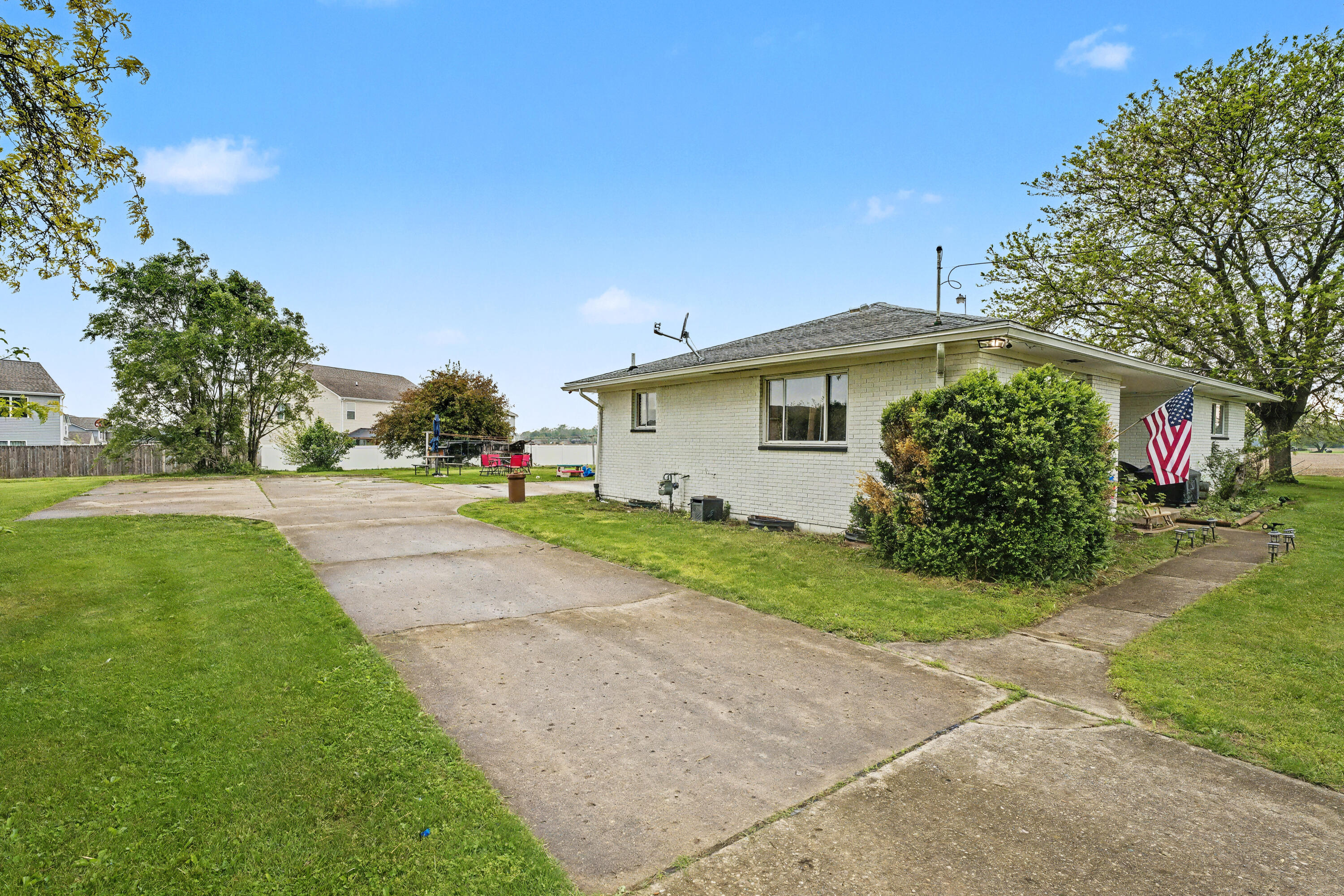 5235 Middle Urbana Road, Springfield, Ohio 45502