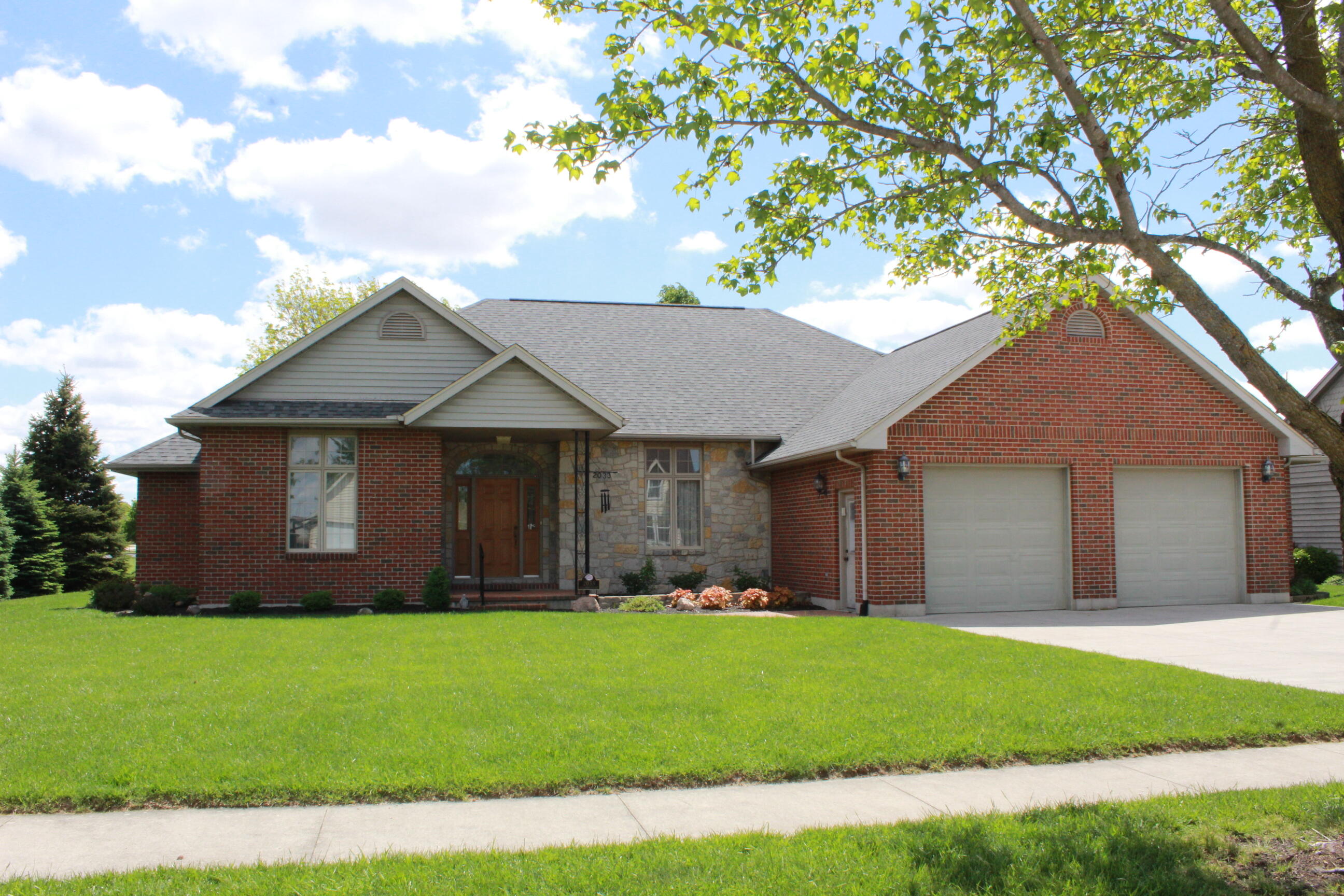 2033 Callaway Court, Versailles, Ohio 45380