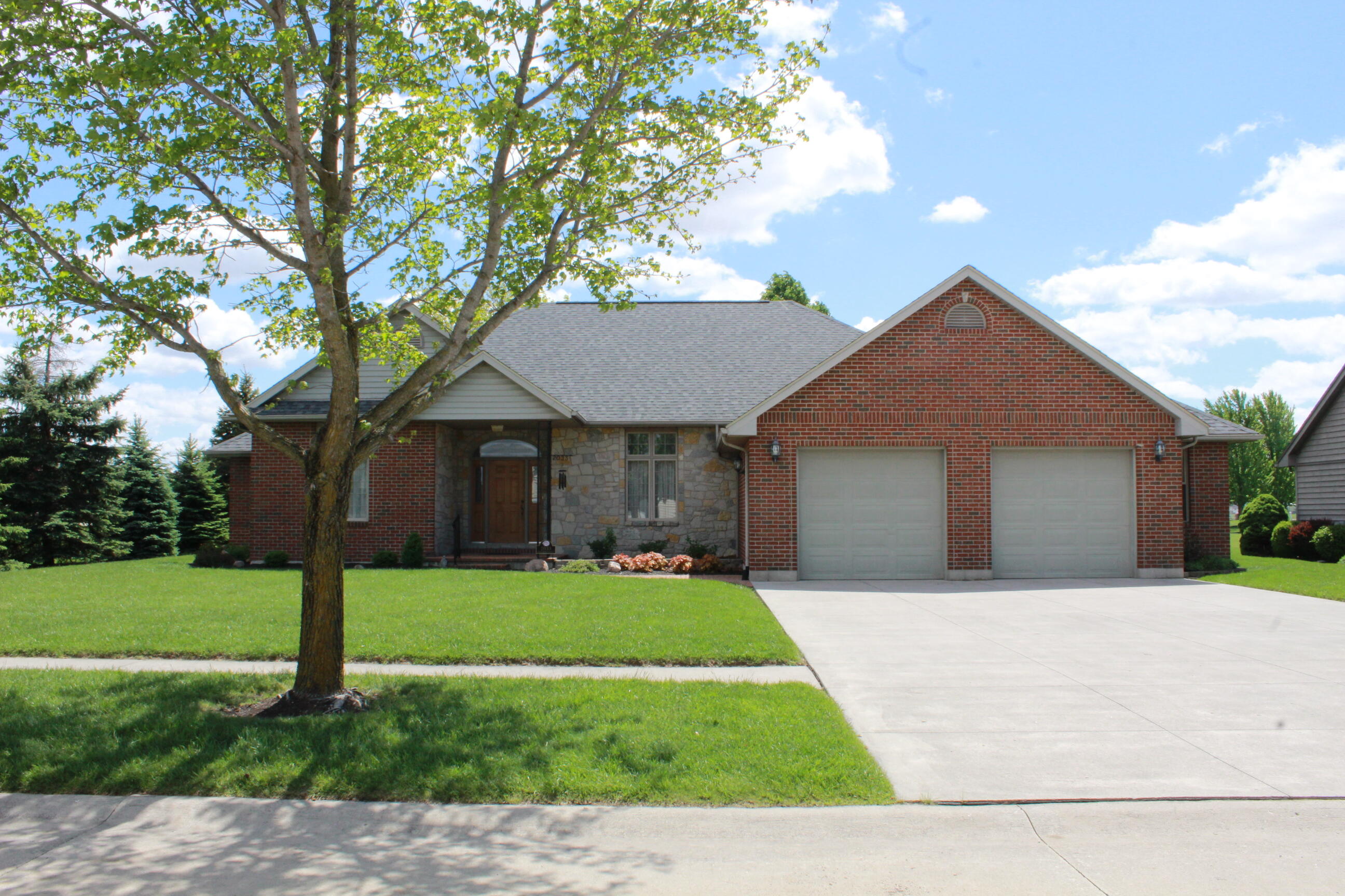 2033 Callaway Court, Versailles, Ohio 45380