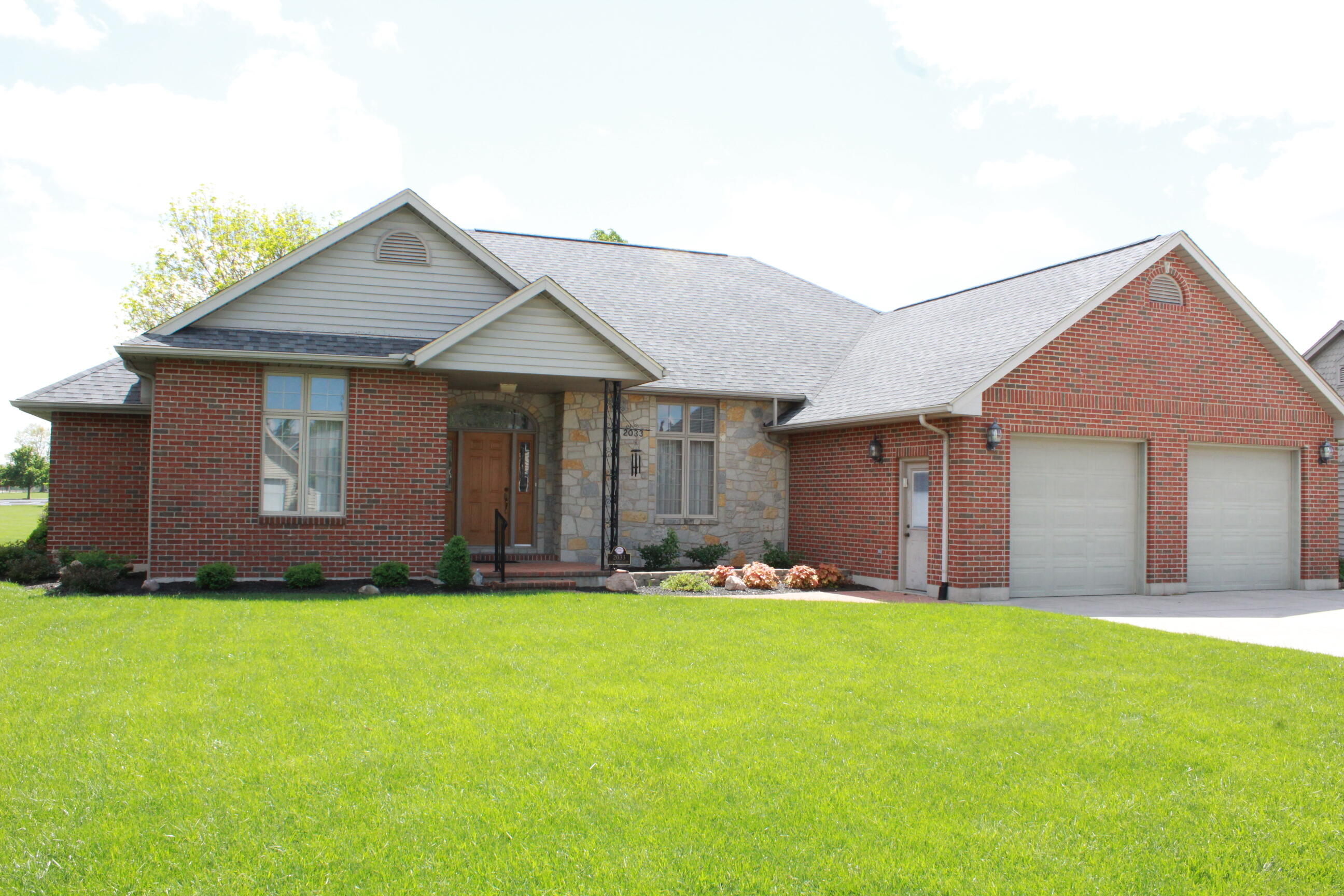 2033 Callaway Court, Versailles, Ohio 45380