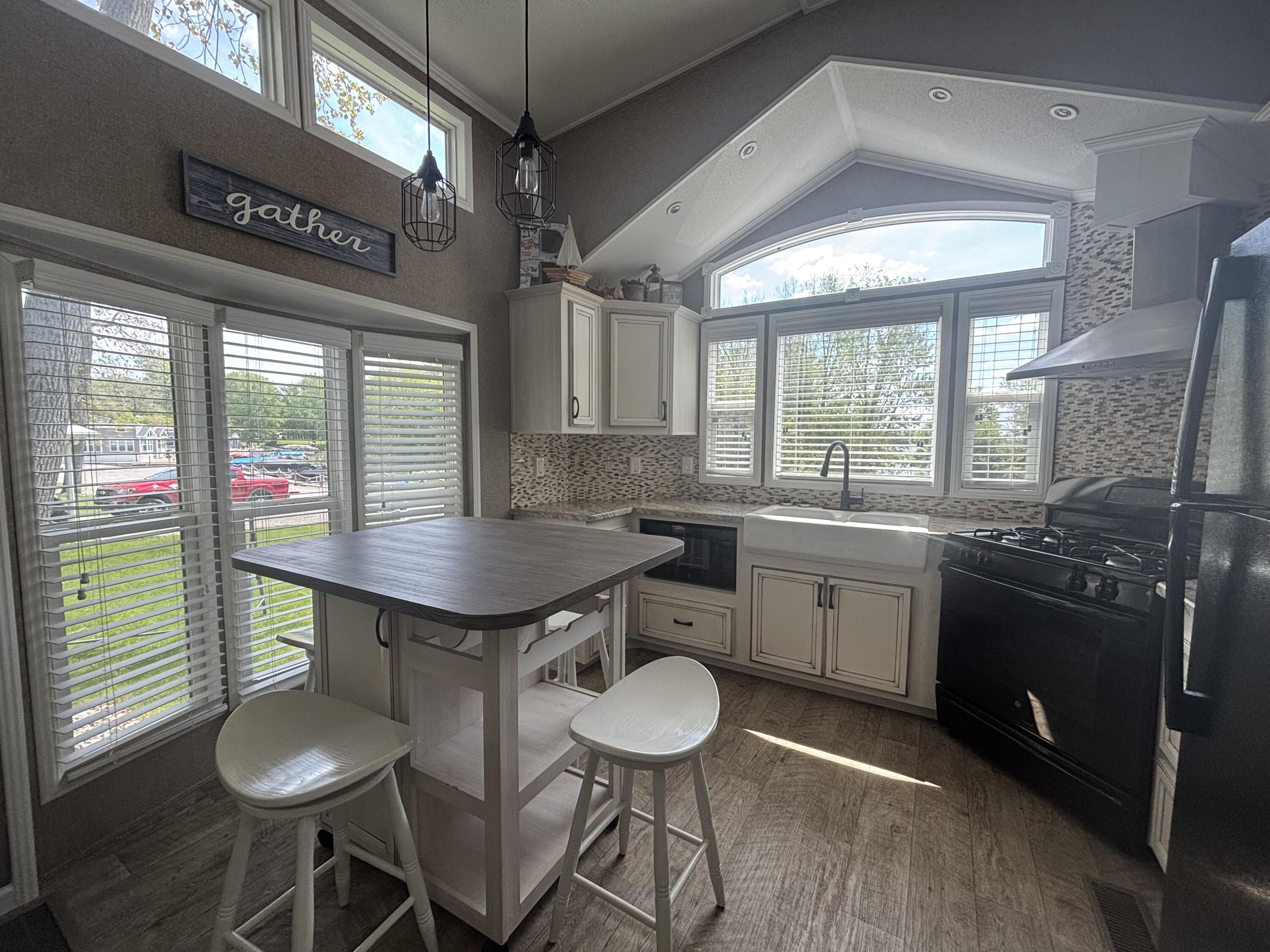 11539 Lake Drive, Lakeview, Ohio 43331
