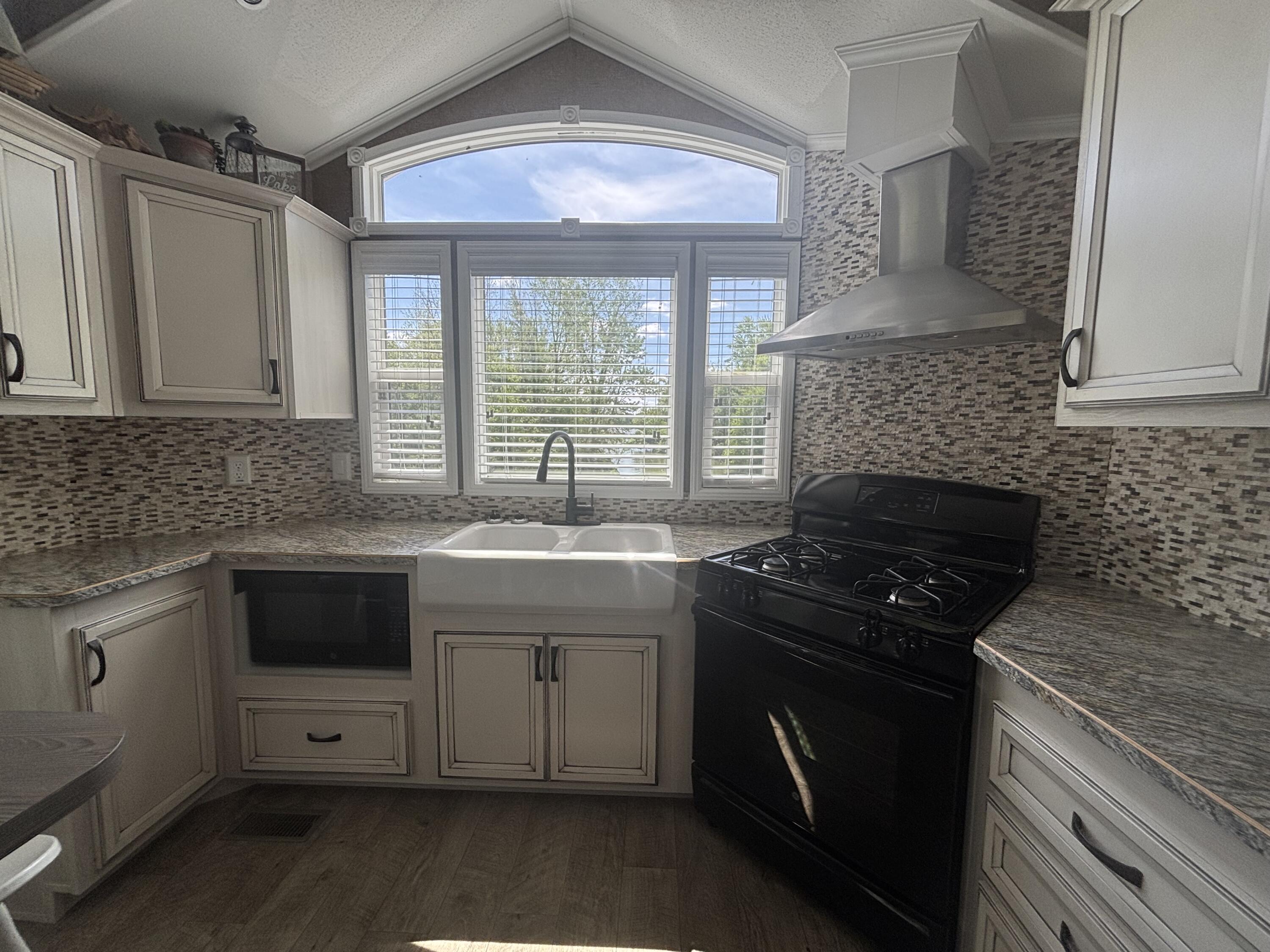 11539 Lake Drive, Lakeview, Ohio 43331