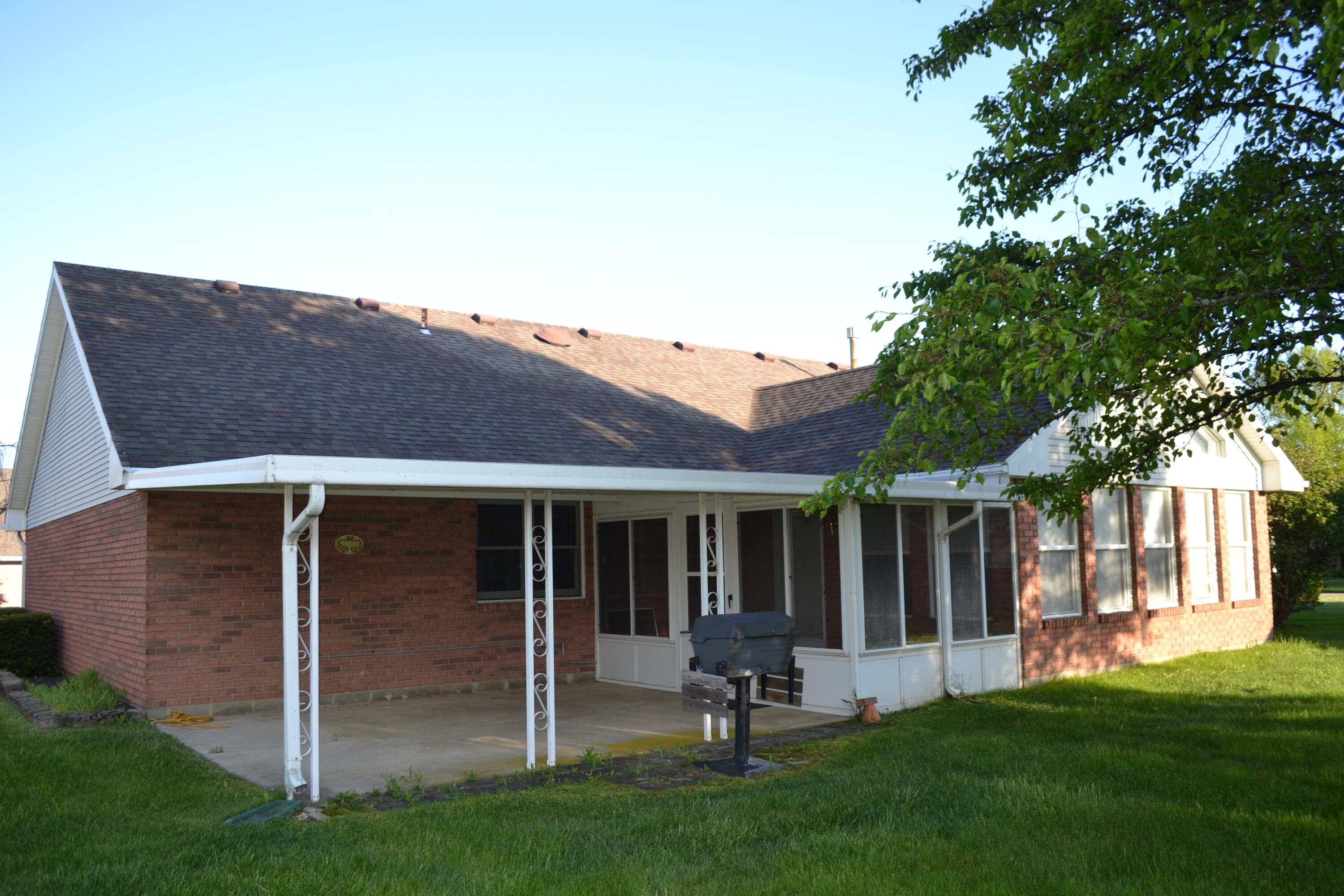 5866 Oldham Drive, Springfield, Ohio 45503