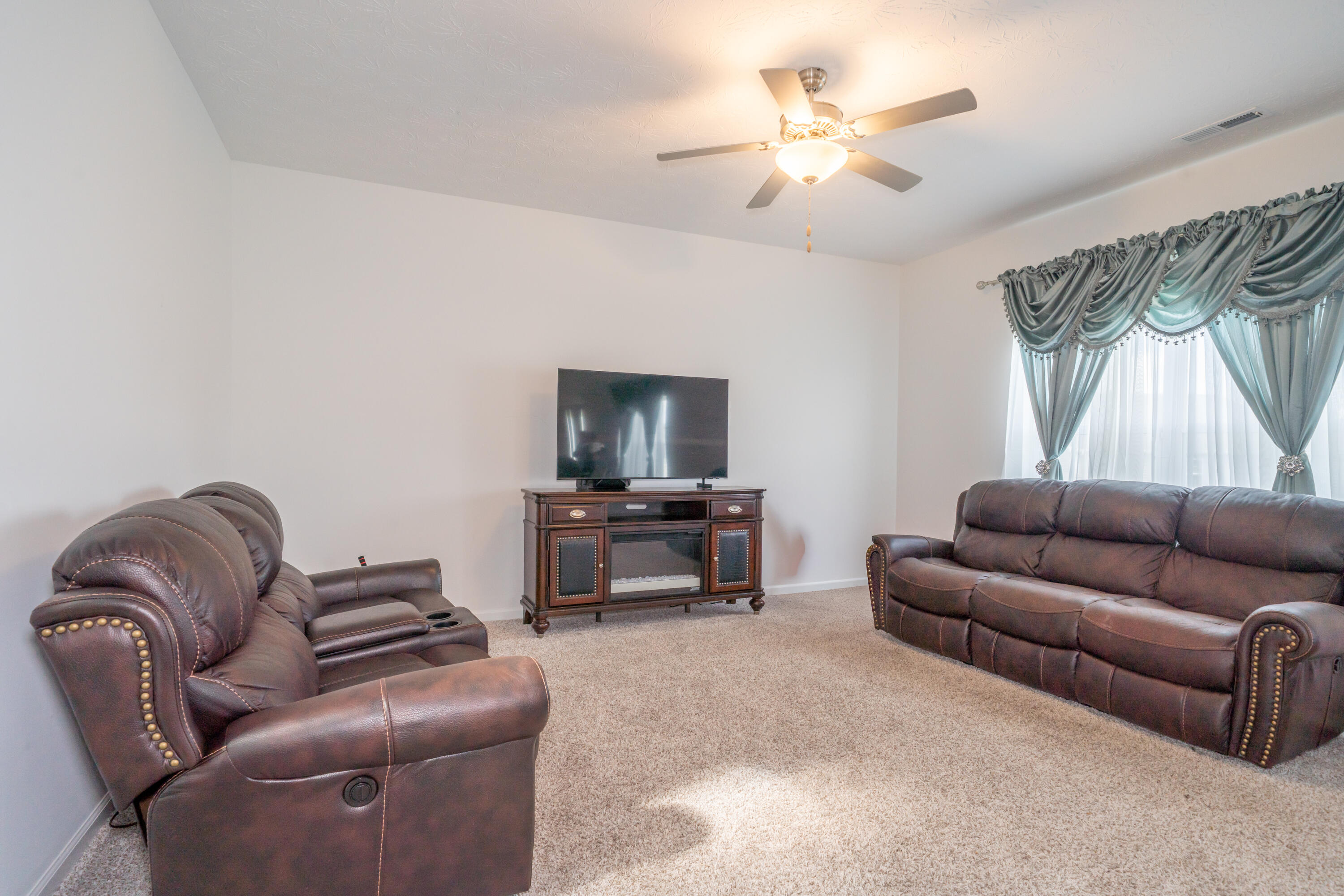 196 Riesling Drive, Englewood, Ohio 45322
