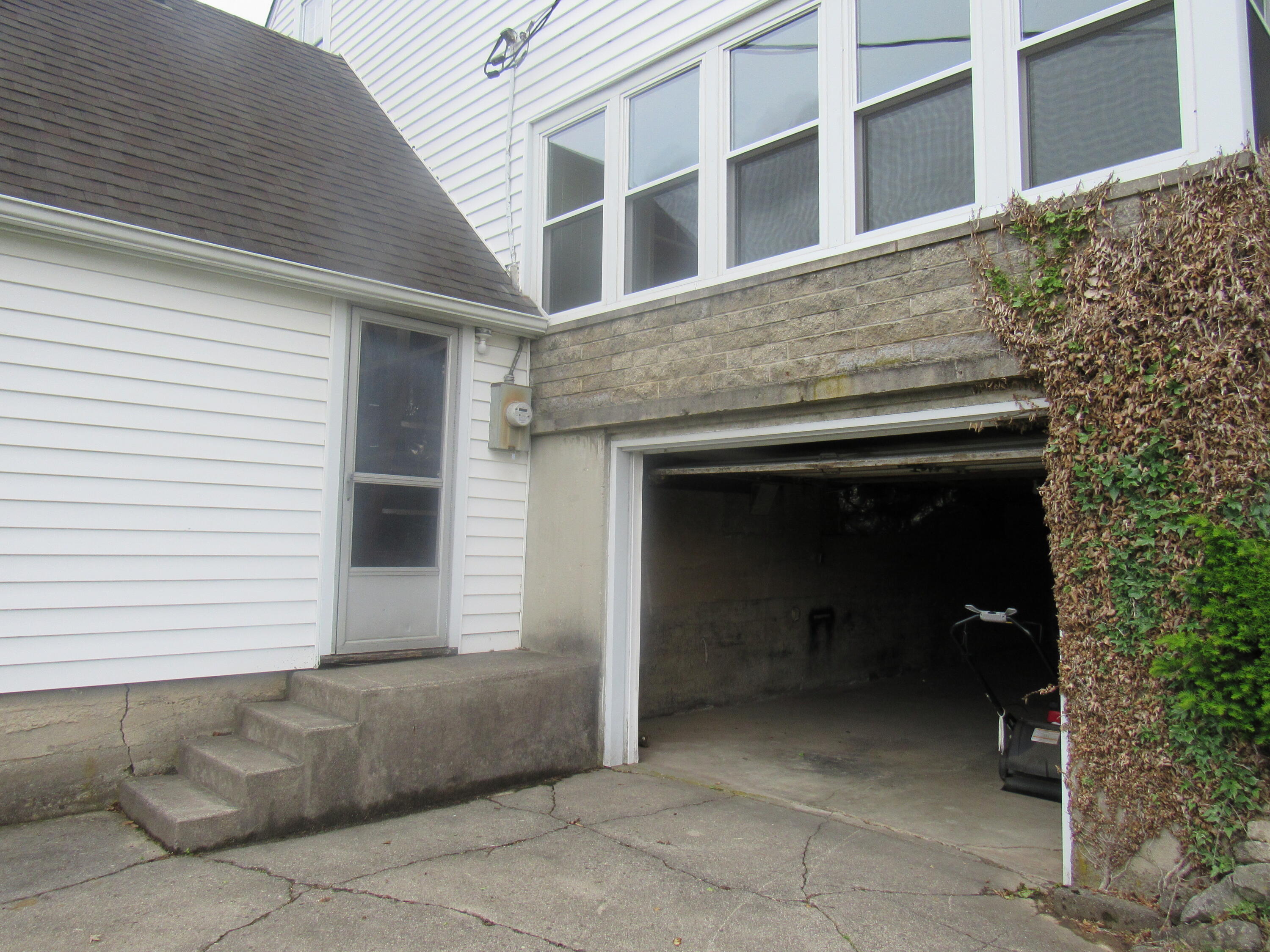 126 Parkwood Drive, West Milton, Ohio 45383