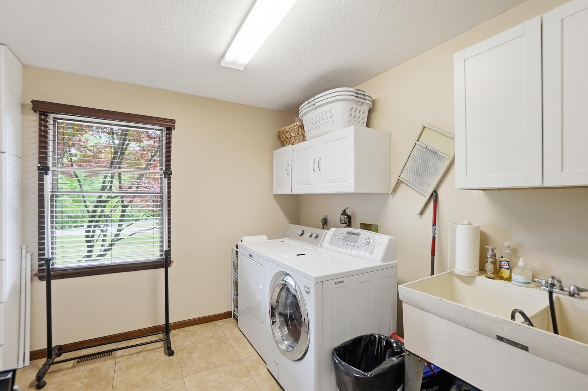 1589 Bending Tree Drive, New Carlisle, Ohio 45344