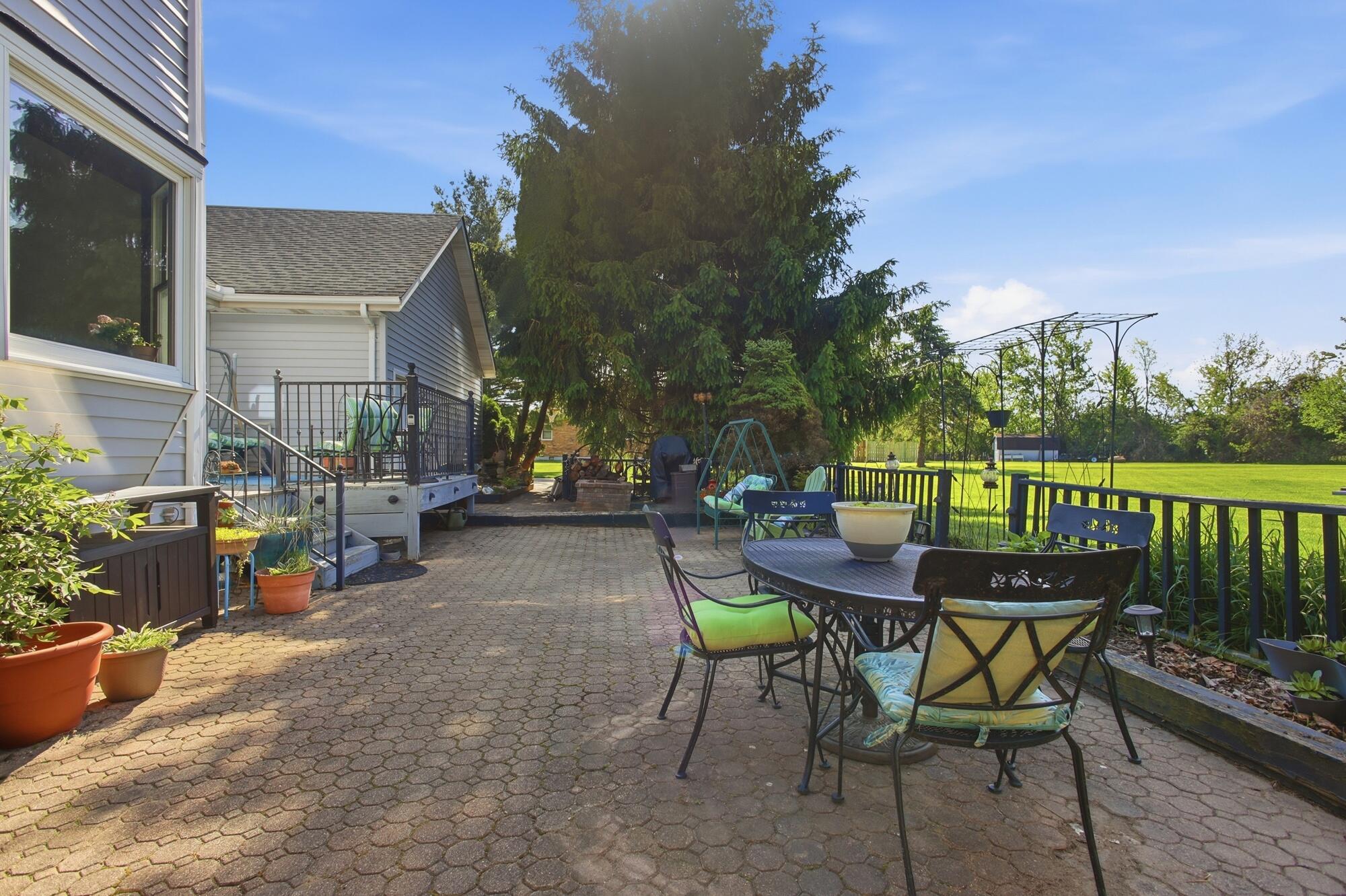 1589 Bending Tree Drive, New Carlisle, Ohio 45344