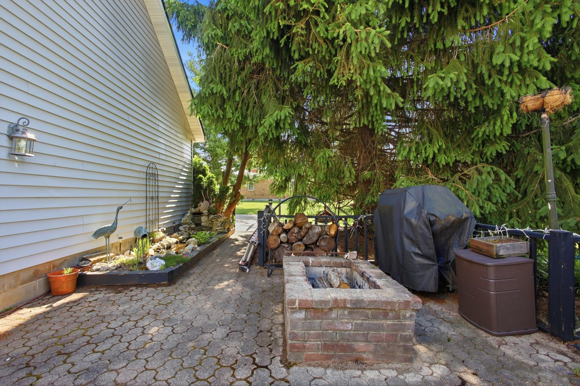 1589 Bending Tree Drive, New Carlisle, Ohio 45344