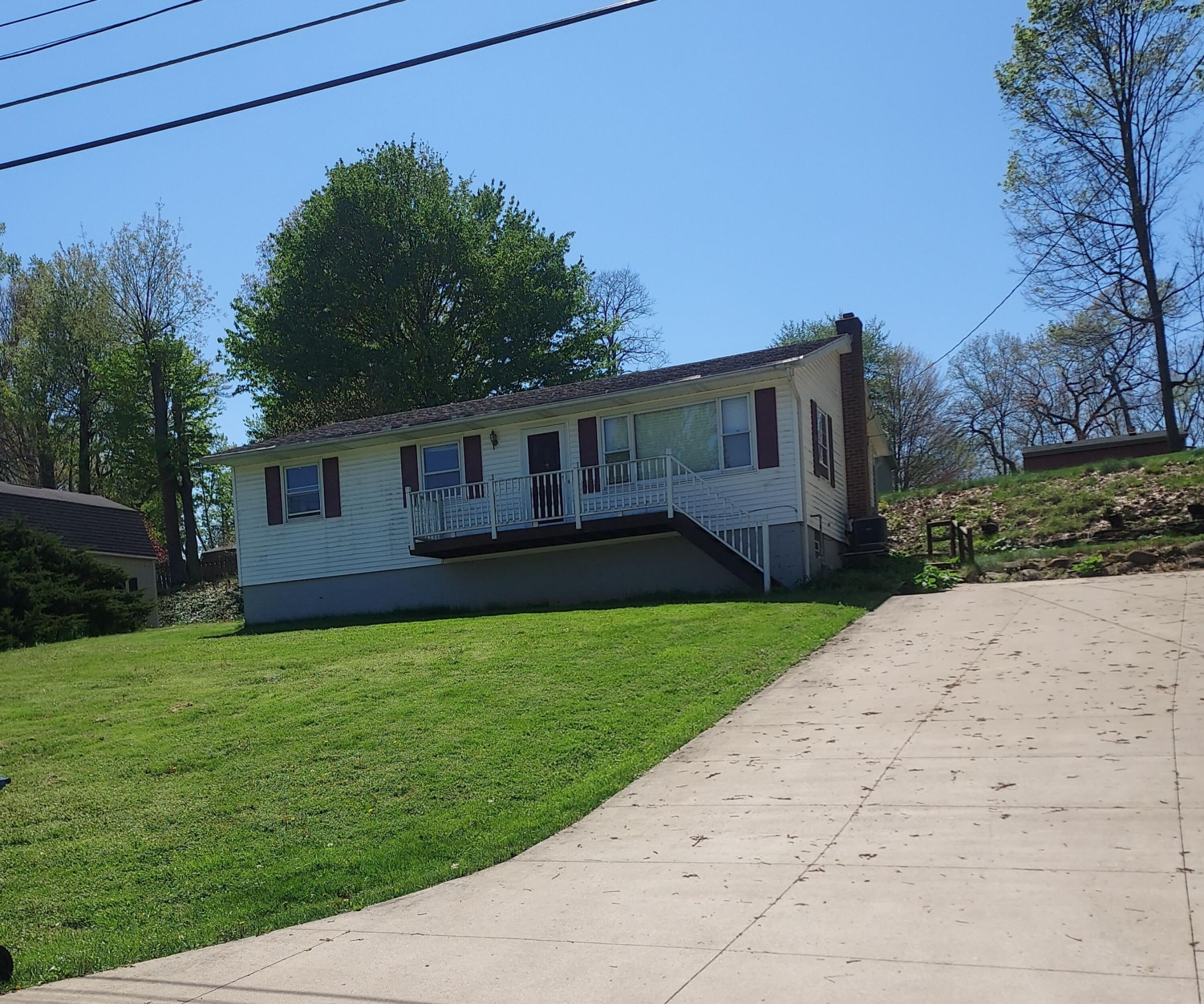 1990 Connect Road, Barberton, Ohio 44203
