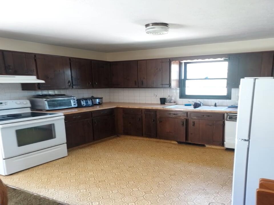 1990 Connect Road, Barberton, Ohio 44203
